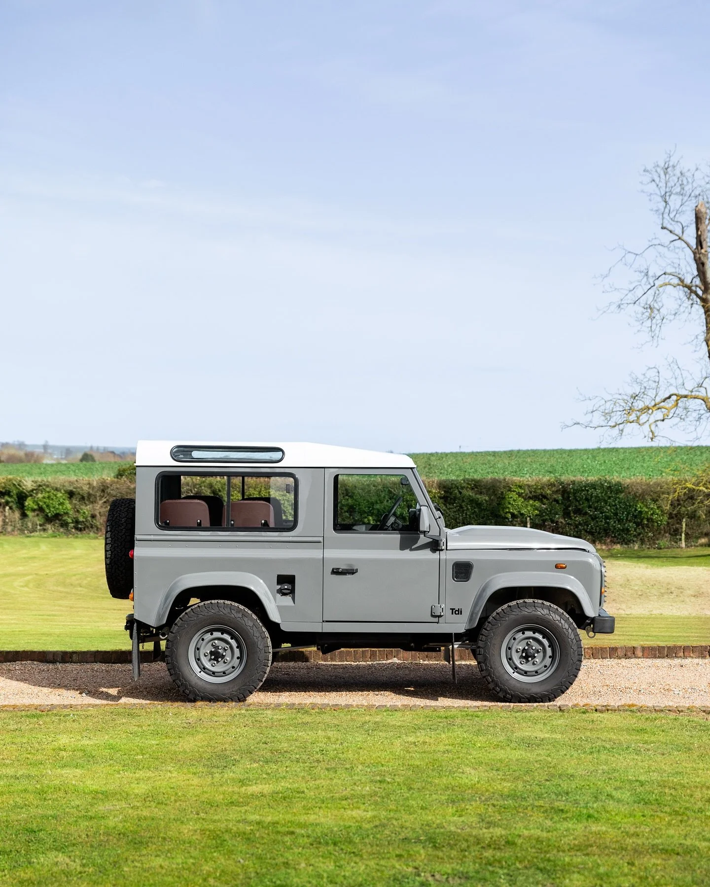 Clean, simple and classic. No unnecessary modifications and accessories here. 

Our Pennine Grey Defender 90 with Chocolate Leather Interior. 

- Nut and Bolt Tier 1 Restoration
- Rebuild performance spec 300Tdi Engine. 
- Rebuild and upgraded R380 G