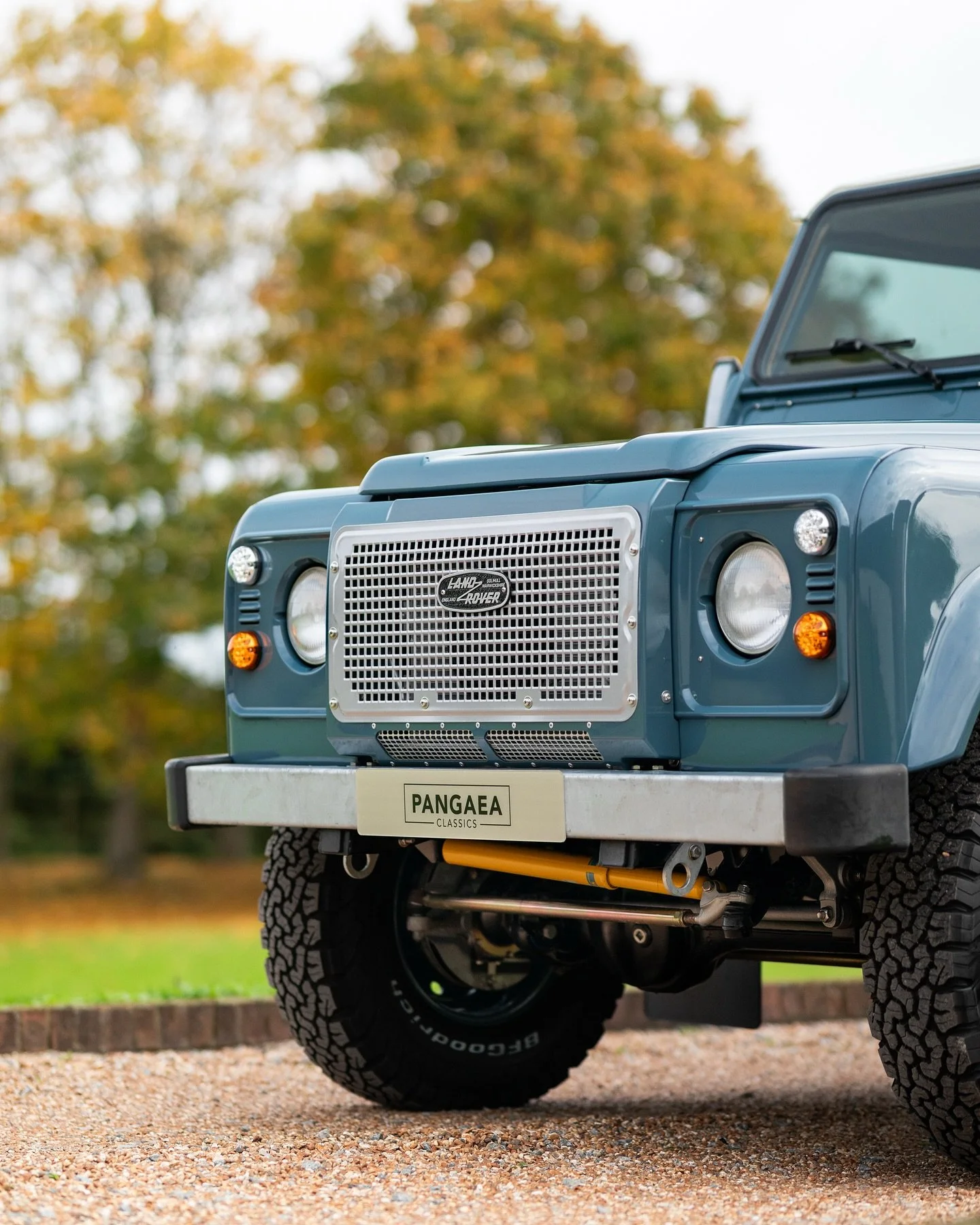 Our latest creation. A wonderful and highly bespoke Td5-powered Defender 110. It&rsquo;s all about the details. 

🌐: www.PangaeaClassics.com
📧: Sales@PangaeaClassics.com

#landroverdefender #Defender #marineblue #landroverdefender90 #landroverdefen