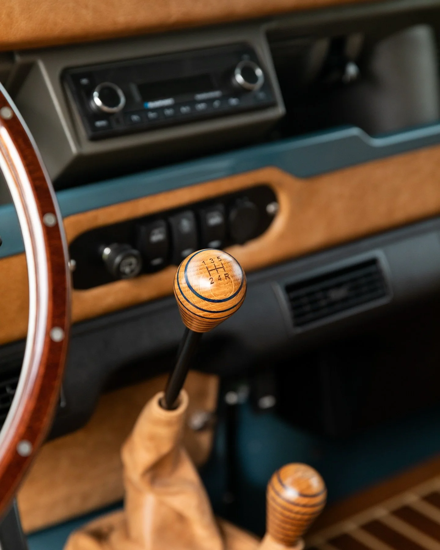 Details, Details, Details.  Often with these builds it&rsquo;s about all the things you can&rsquo;t see, but in the interior they&rsquo;re often on full display!

🌐: www.PangaeaClassics.com
📧: Sales@PangaeaClassics.com

#landroverdefender #Defender