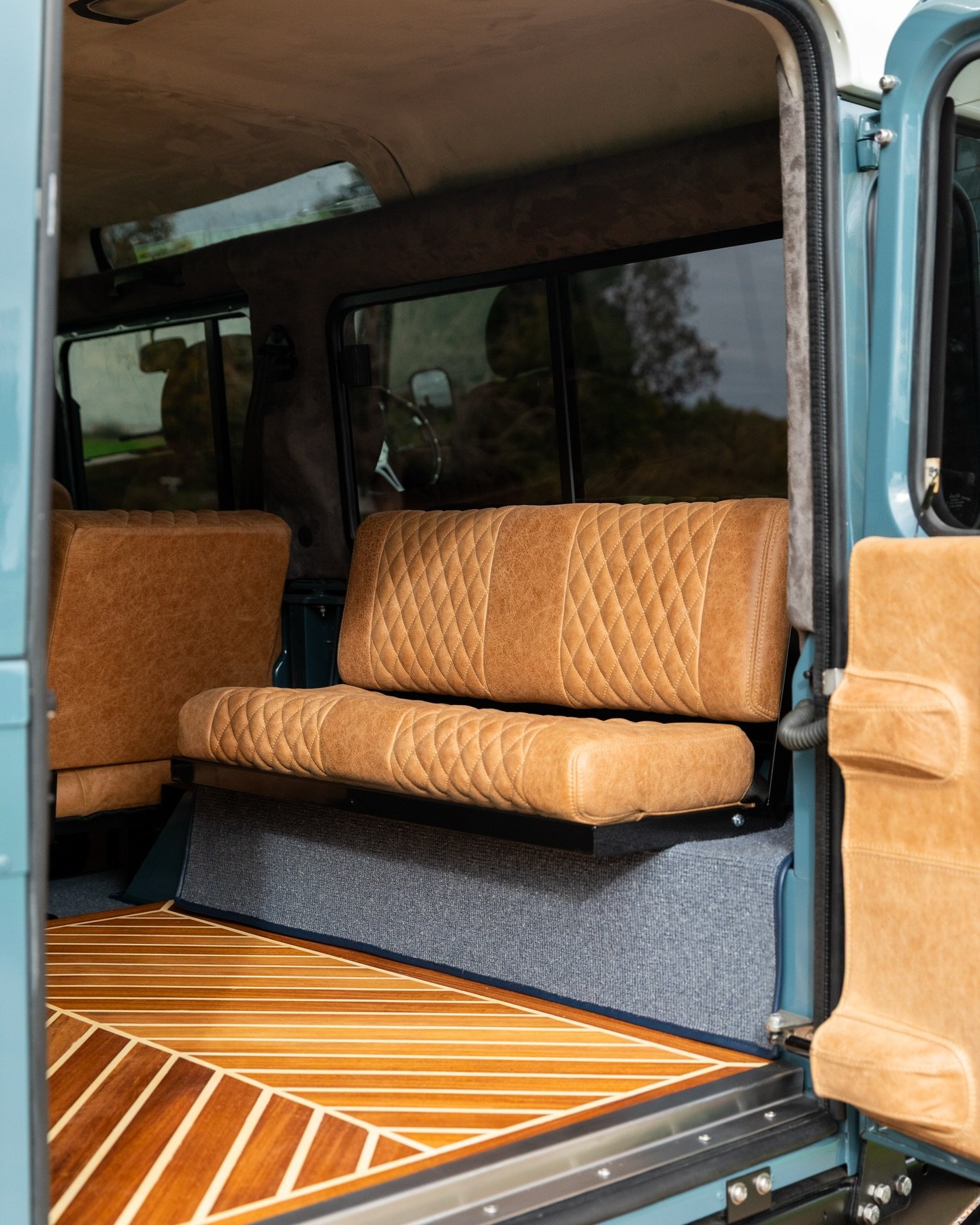 Herringbone Hardwood Floors, Distressed Tan Leather and German Square Weave Carpets make this Defender a rather special to be in!

A bespoke commissioned 1998 Land Rover Defender 110. 

🌐: www.PangaeaClassics.com
📧: Sales@PangaeaClassics.com

#land