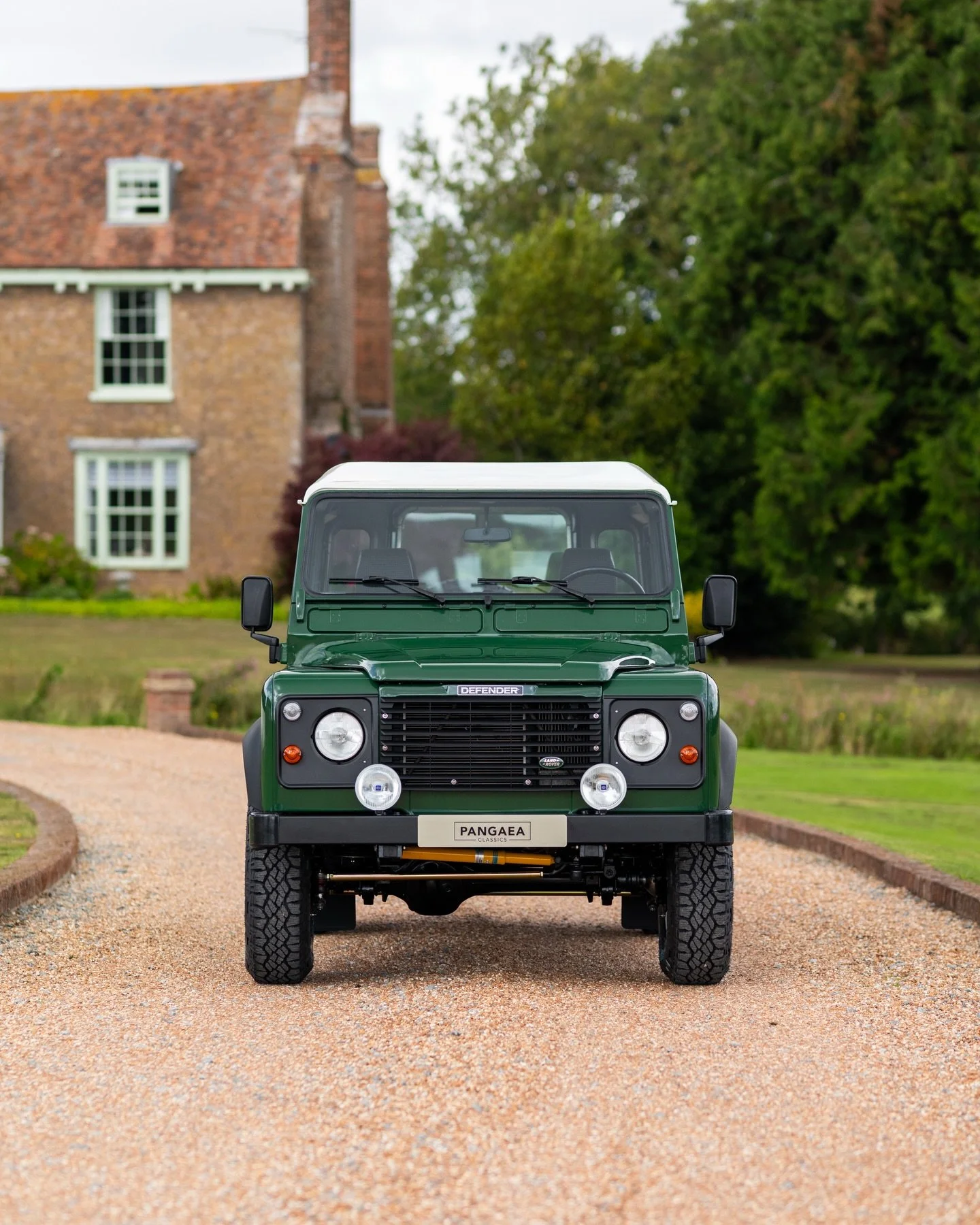 1995 Land Rover Defender 90 - Coniston Green with Moorland Cloth. 

🌐: www.PangaeaClassics.com
📧: Sales@PangaeaClassics.com

#landroverdefender #defender #landroverdefender90 #landroverdefender110 #defender90