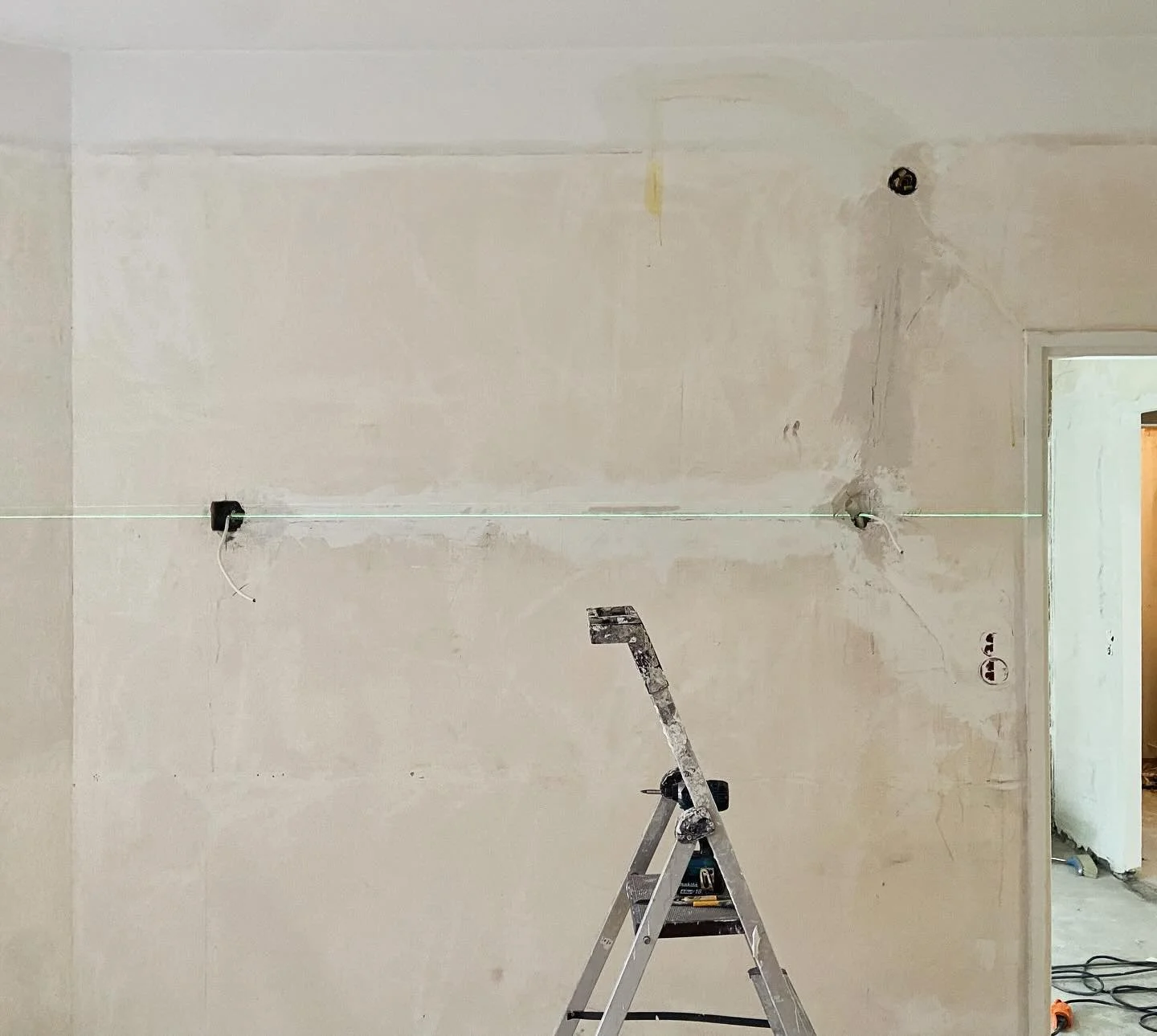 Cables for wall lights