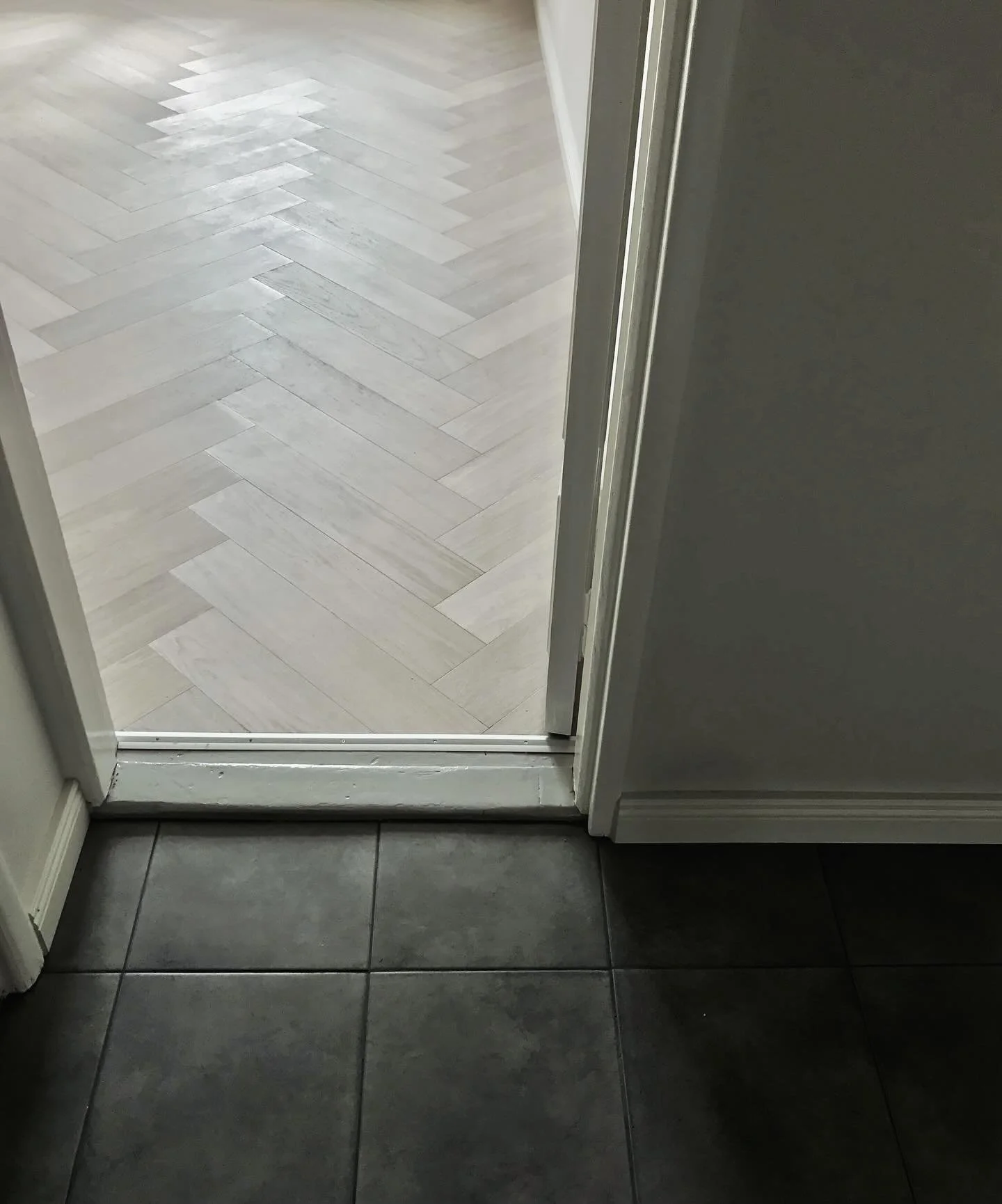 Herringbone parquet and grey floortiles
