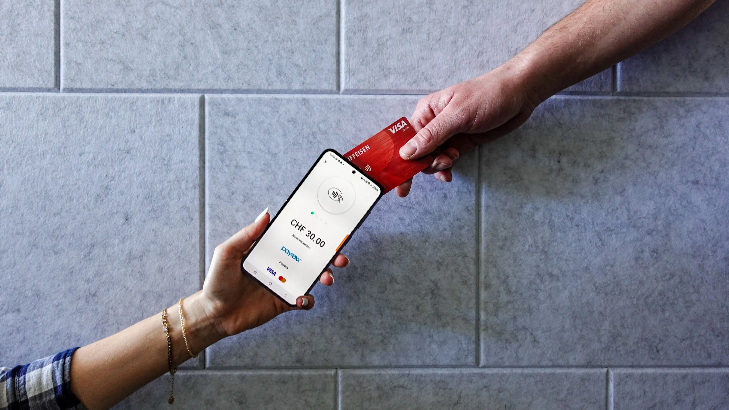 Payrexx macht das Handy zum Kartenlesegerät
