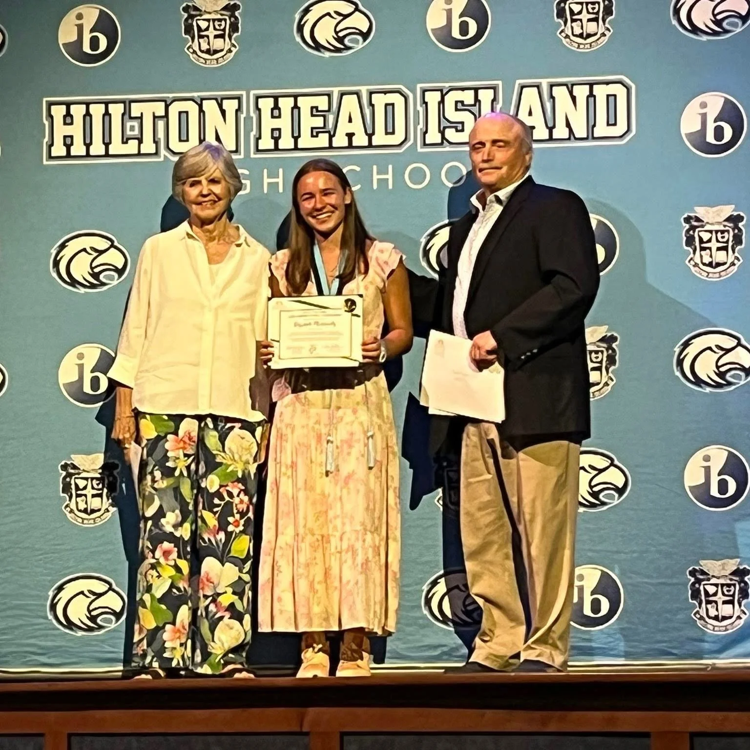 Last night was another exciting evening for Turtle Trackers of Hilton Head. At the Hilton Head Island High School Awards Program, Elizabeth Markowitz was the 2nd recipient of the Turtle Trackers Linda Zambelli Family Scholarship. How proud Turtle Tra