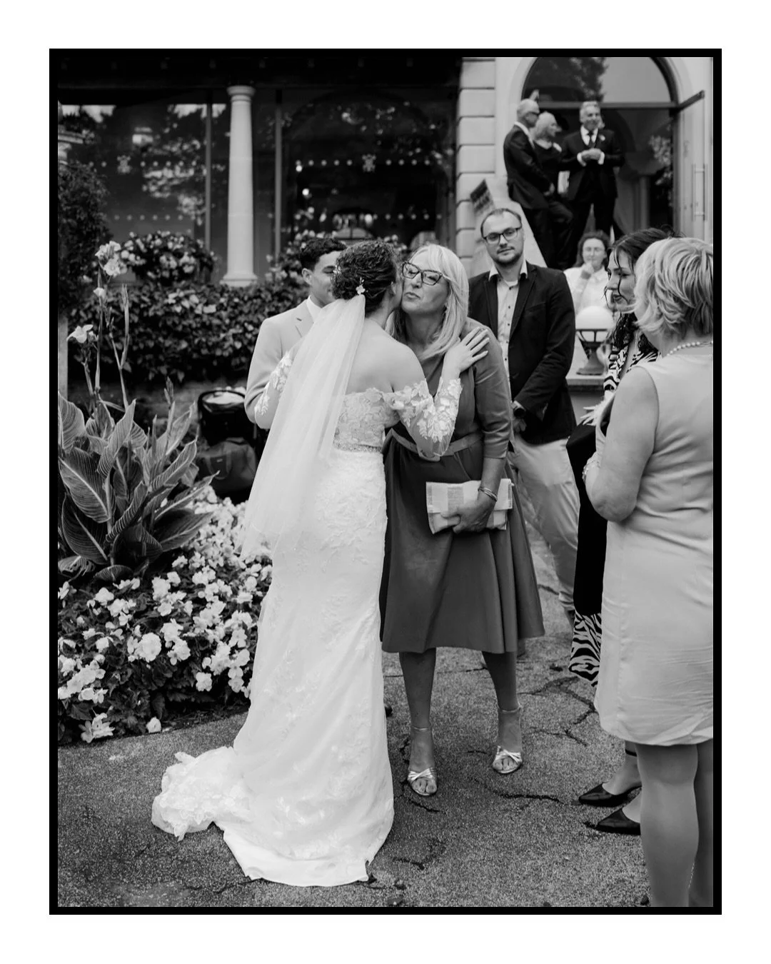 Documenting, not creating.

Yesterday I had a few guests come up to me and say that they loved that the photography had just been present but unobtrusive/disruptive to the day. This is always my aim because when the guests are fully immersed in the d