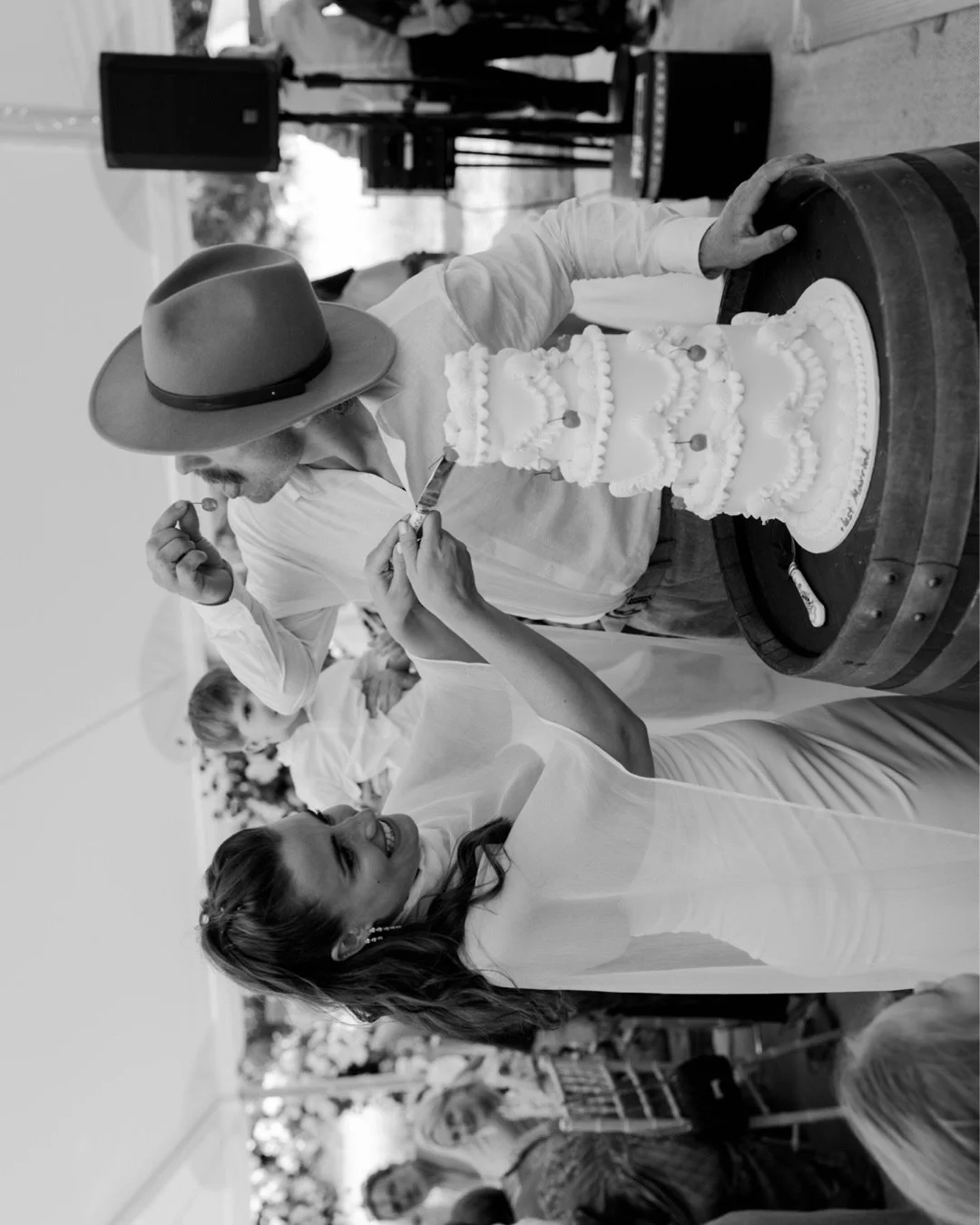 Imagine cutting your cake with no awkwardness, no stiff poses&hellip; just getting stuck in there, enjoying your stunning cake and sharing it immediately with all the little eyes that have been awaiting that cake cutting all day like it&rsquo;s a pre