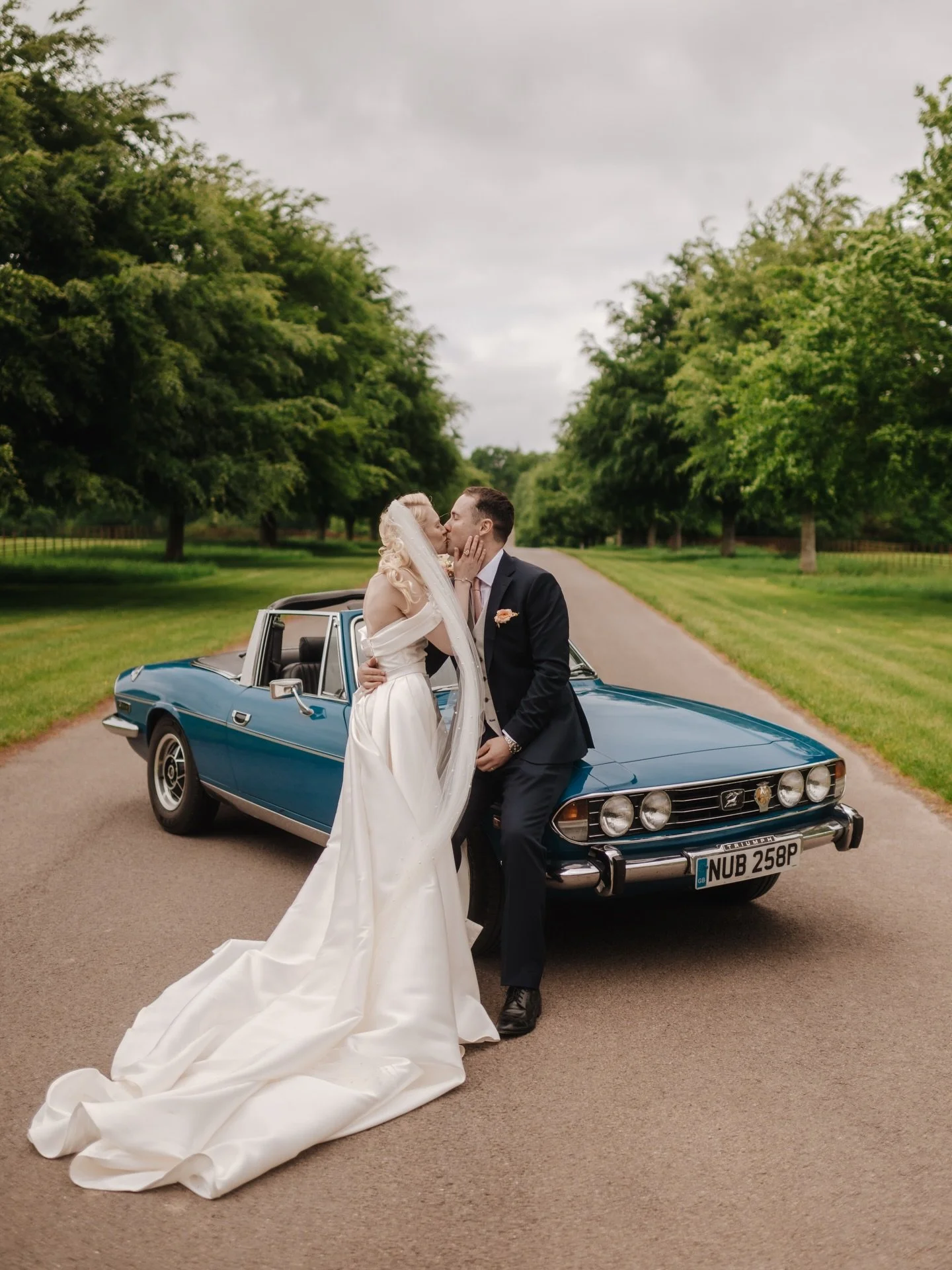 1 epic venue. 3 epic frames.

It&rsquo;s easy to forget to carve out a little time for photos of just the two of you in your timeline. But really, you&rsquo;re carving out a little time alone, and on a wonderfully busy wedding day, that time is preci