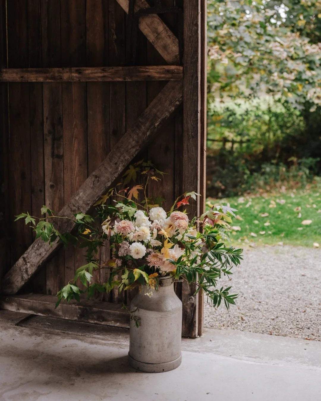 Details from @nancarrowfarmwedding with E &amp; M

Ft. Cute chickens