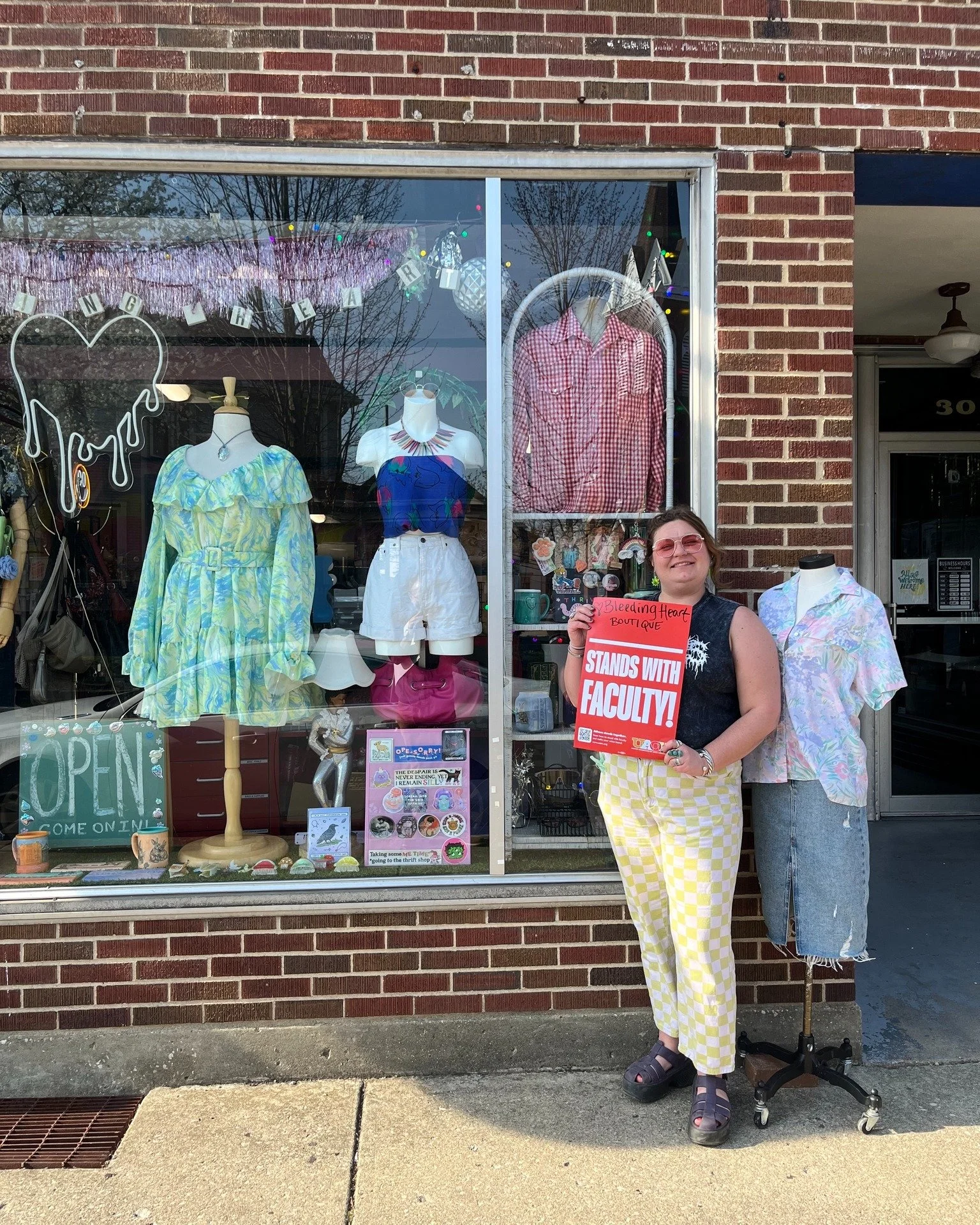@bleedingheartvtg stands with faculty!

While the university delays, more of the community is stepping forward and making it clear where they stand.

Support the businesses that support faculty <3

#BleedingHeartBoutique #StandWithFaculty #AthensS