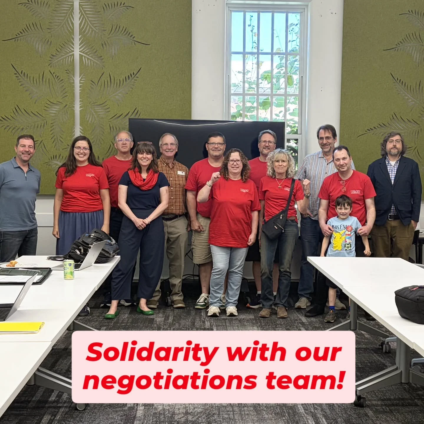 Bargaining is at The Ridges today, but UAOU still found their way there&hellip;with pizza! Solidarity with our negotiations team!

#UAOU #faircontractnow #ohio