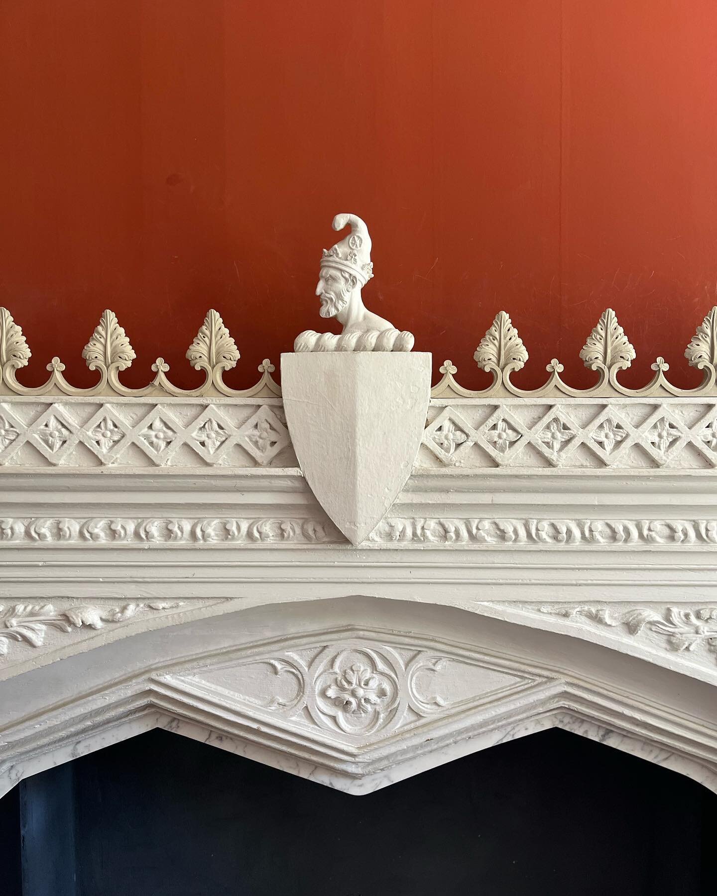 Photos from our visit to @strawbhillhouse - it&rsquo;s all in the details!

#gothicrevival #neogothic #horacewalpole #strawberryhill #strawberryhillhouse #decorativearts
