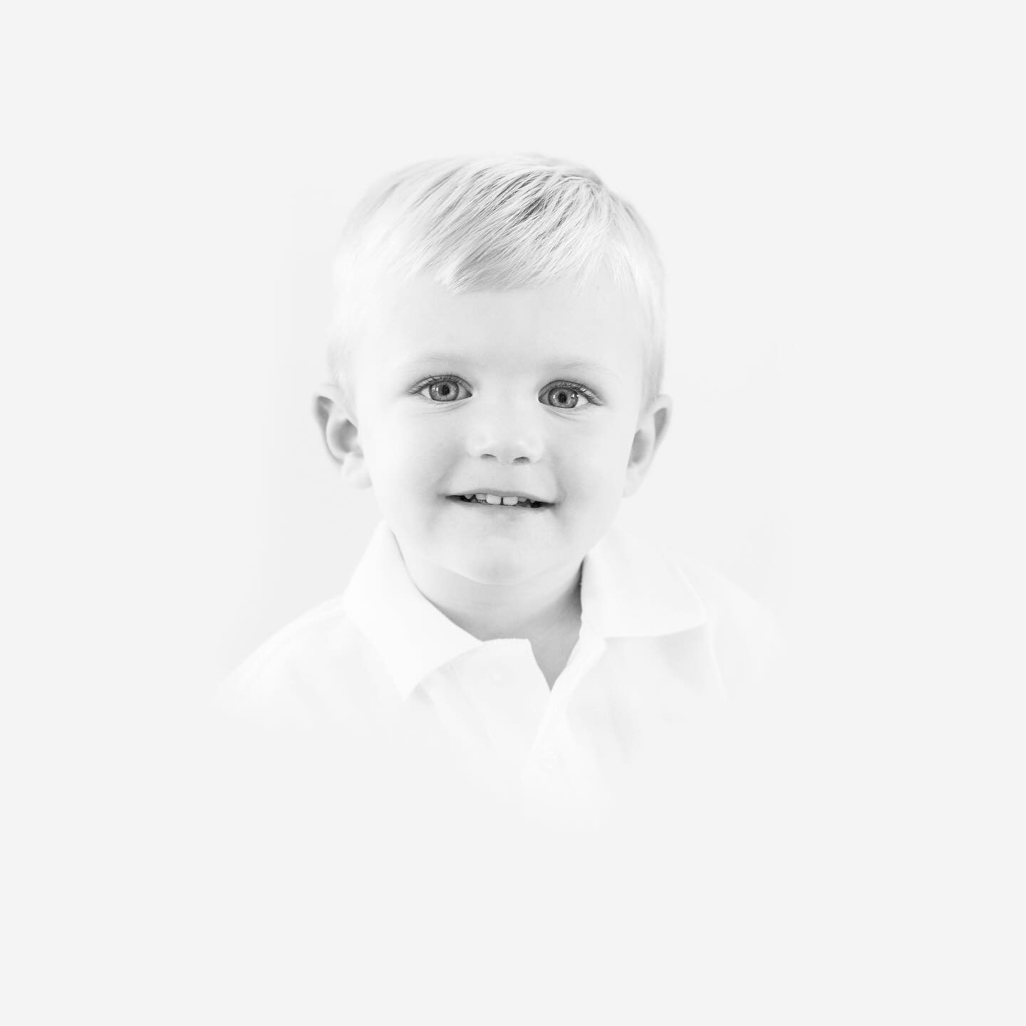 Heirloom portraits are my favorite! They&rsquo;re such a great way to display as art in your home. Let me capture those sweet expressions of your little ones! Custom framing is available through TWP.