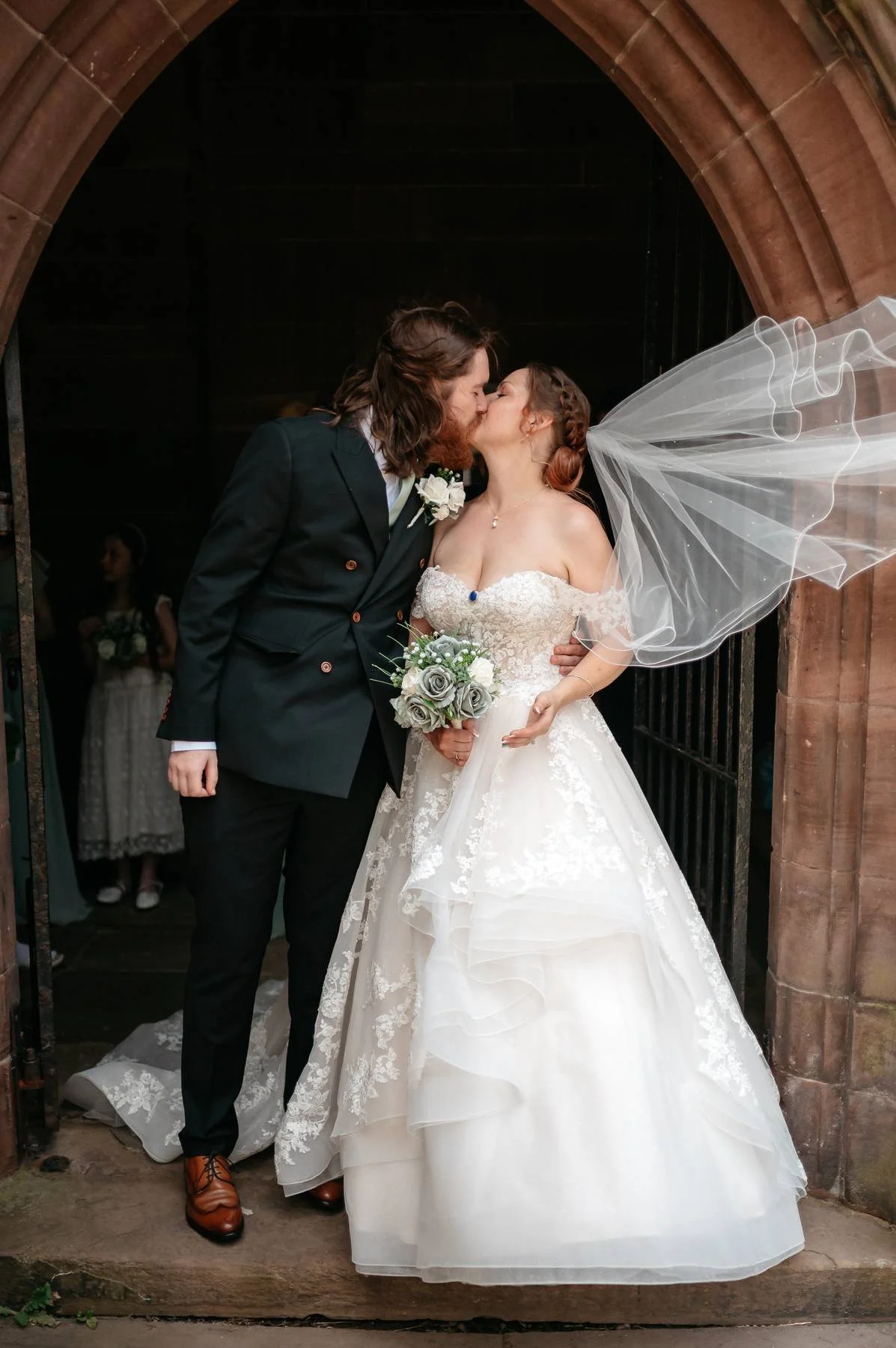 What is the best time of day for wedding photos?