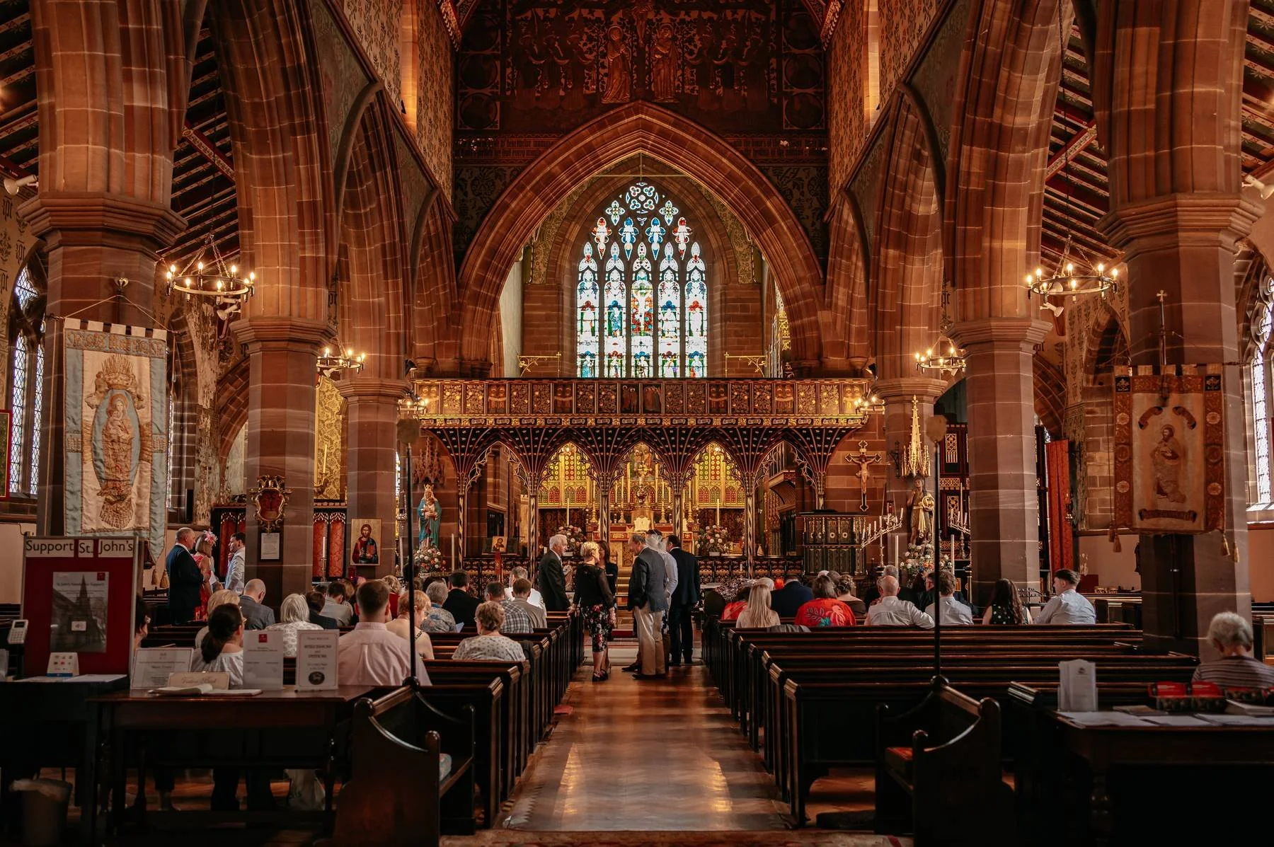 How Does a Wedding Photographer Work With Your Wedding Planner?