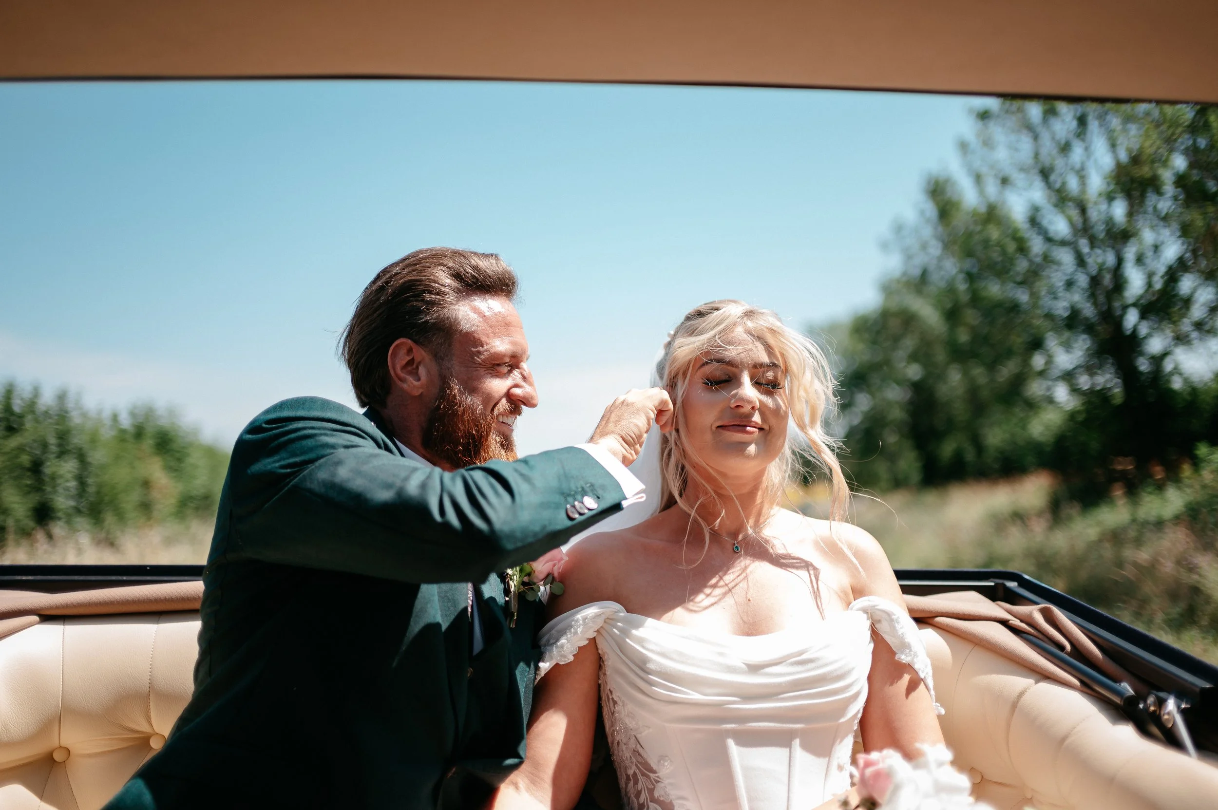 How Do You Get Good Photos During the Wedding Drinks Reception?