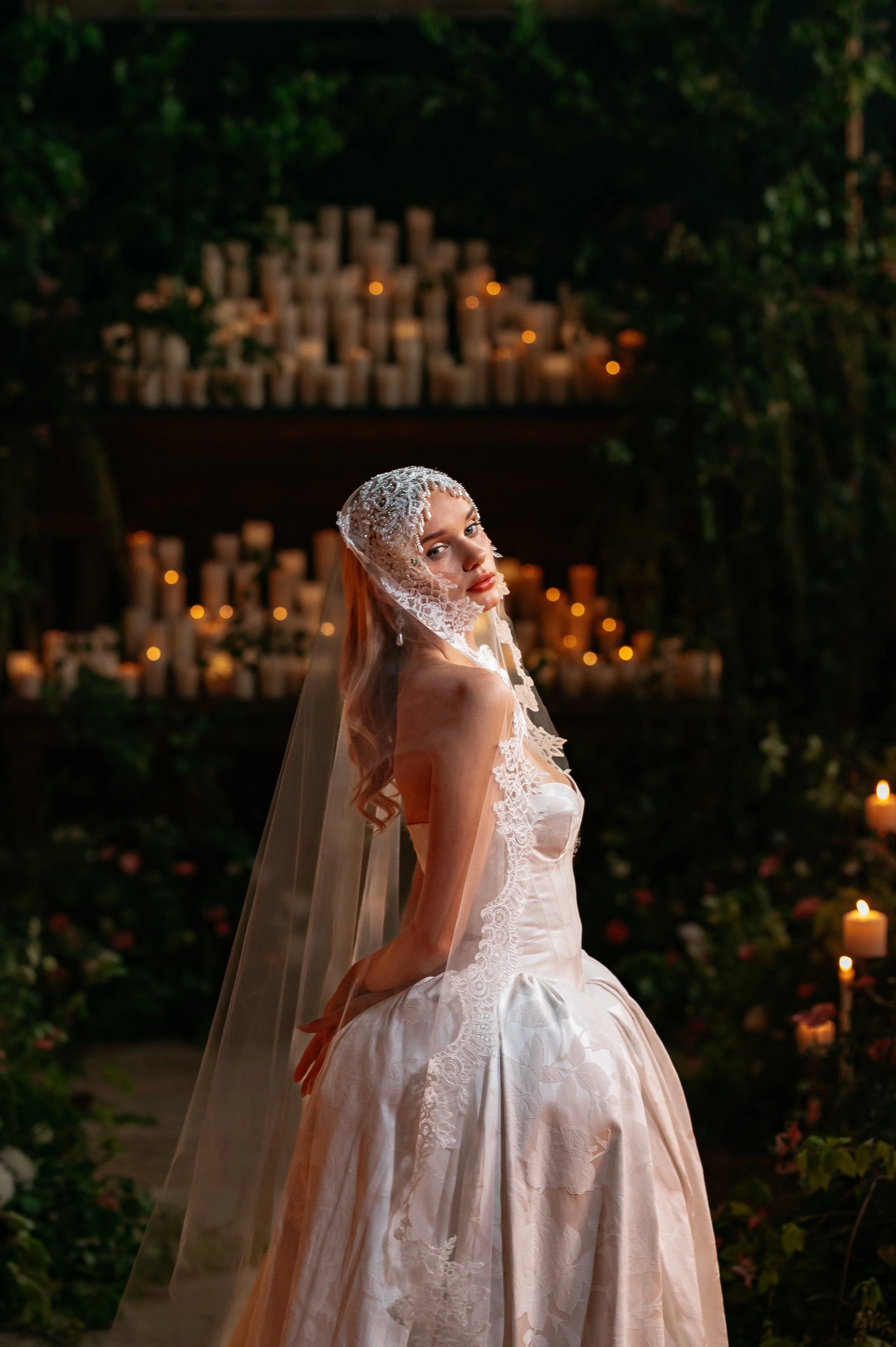 How do wedding photography deposits and payments work?
