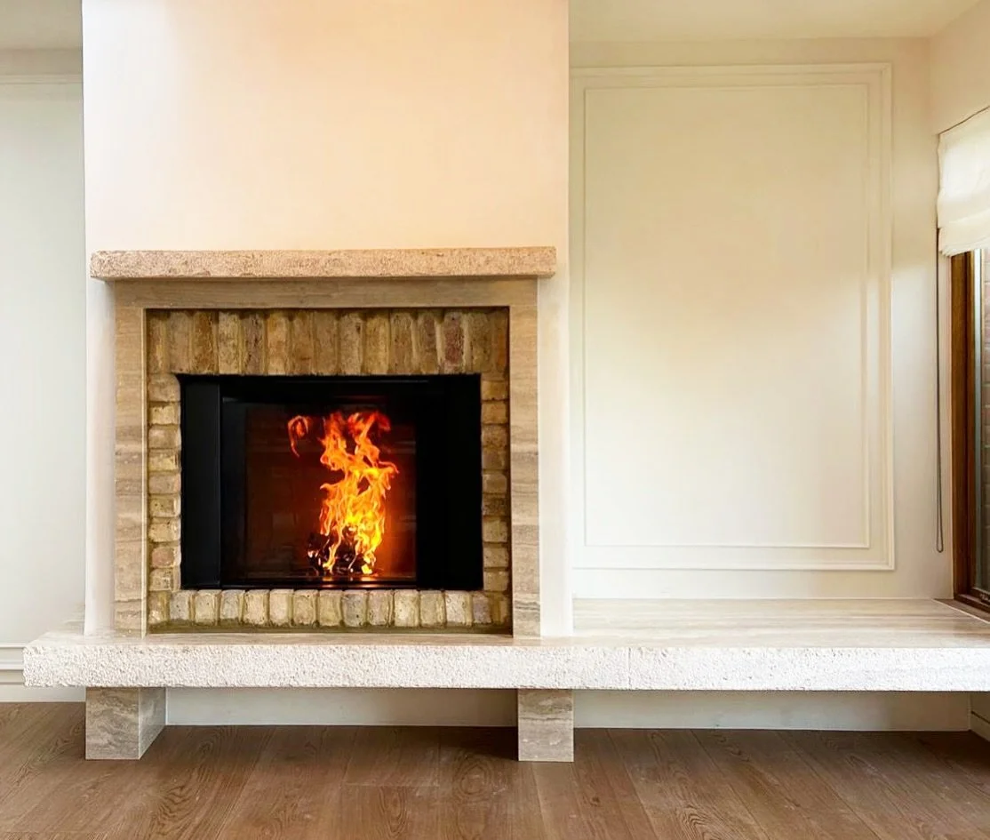 Such a gorgeous set up with the St&ucirc;v microMega wood burner😍

You can find this along with so many more stunning stoves on our website (link in bio) and in our showroom! Come and say hi!👋

@stuvfiresuk @stuv_official 

#fireplace #woodburner #
