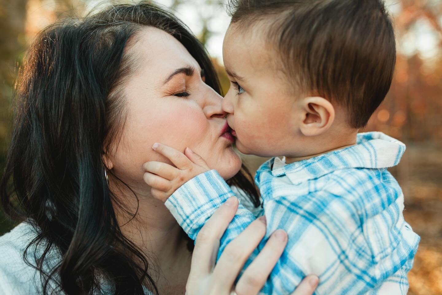 Mama&rsquo;s kisses make everything better! Last night with my childhood friend and her sweet family🤍