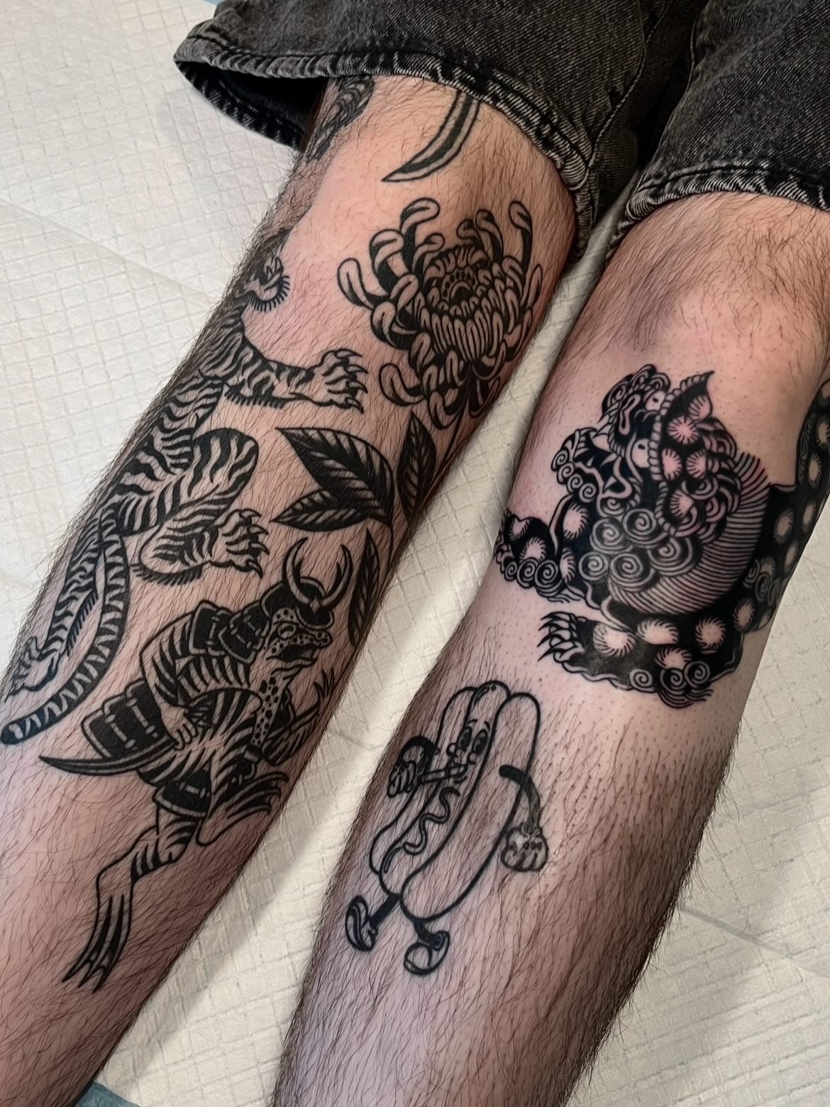 Progress on Hugo! 🏁
Big ol foo dog done last, with healed lines &amp; fresh shading 🖤