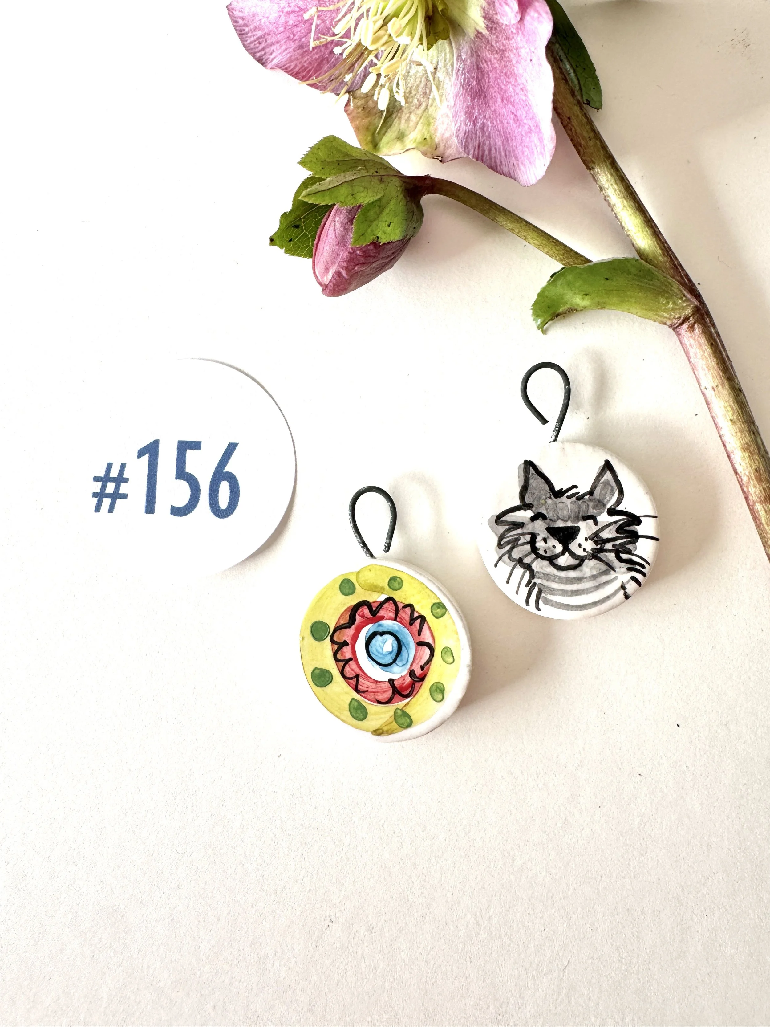 #156 Small Charms Cat and Circle