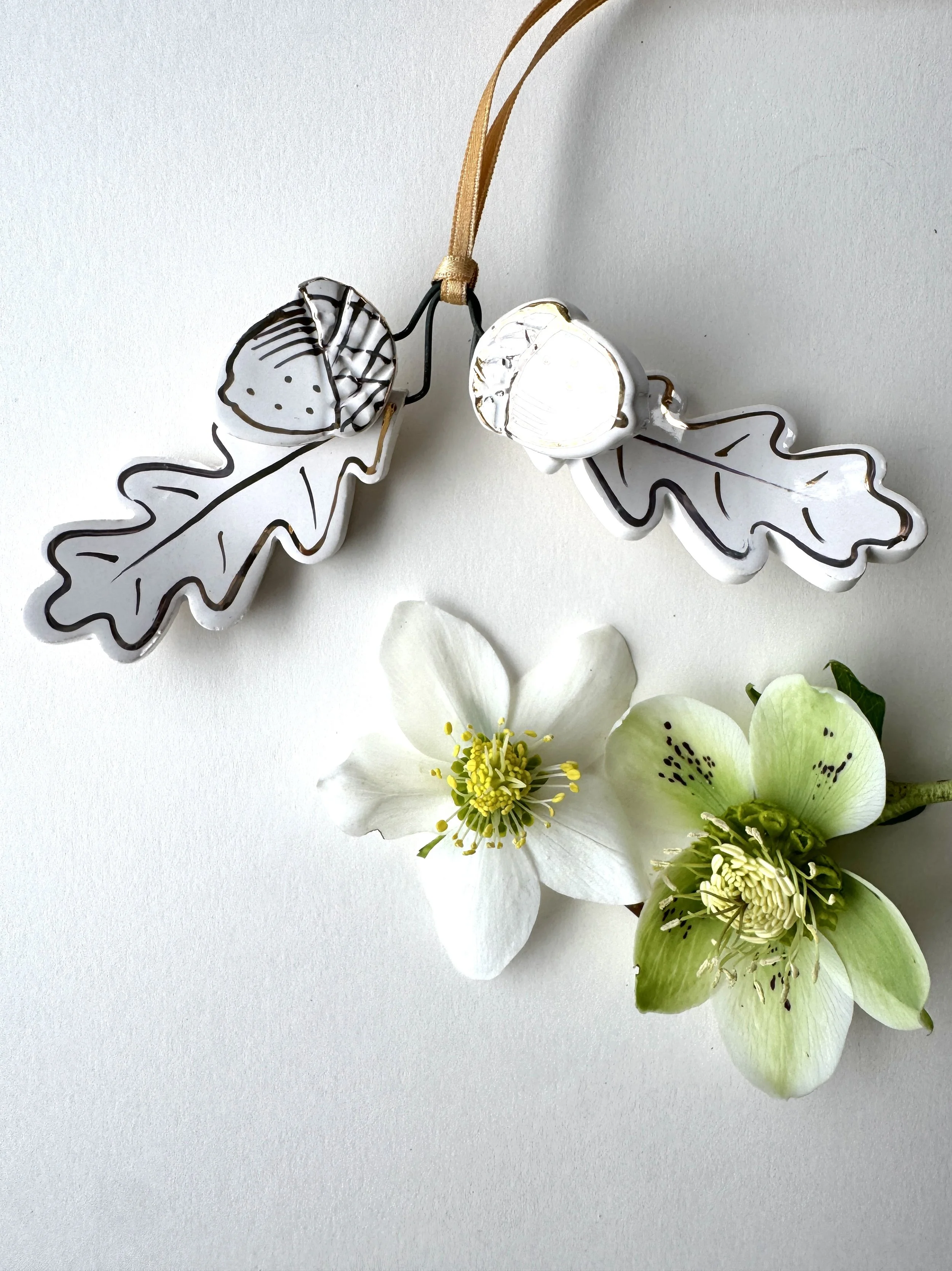 Gold Oak leaves with acorns