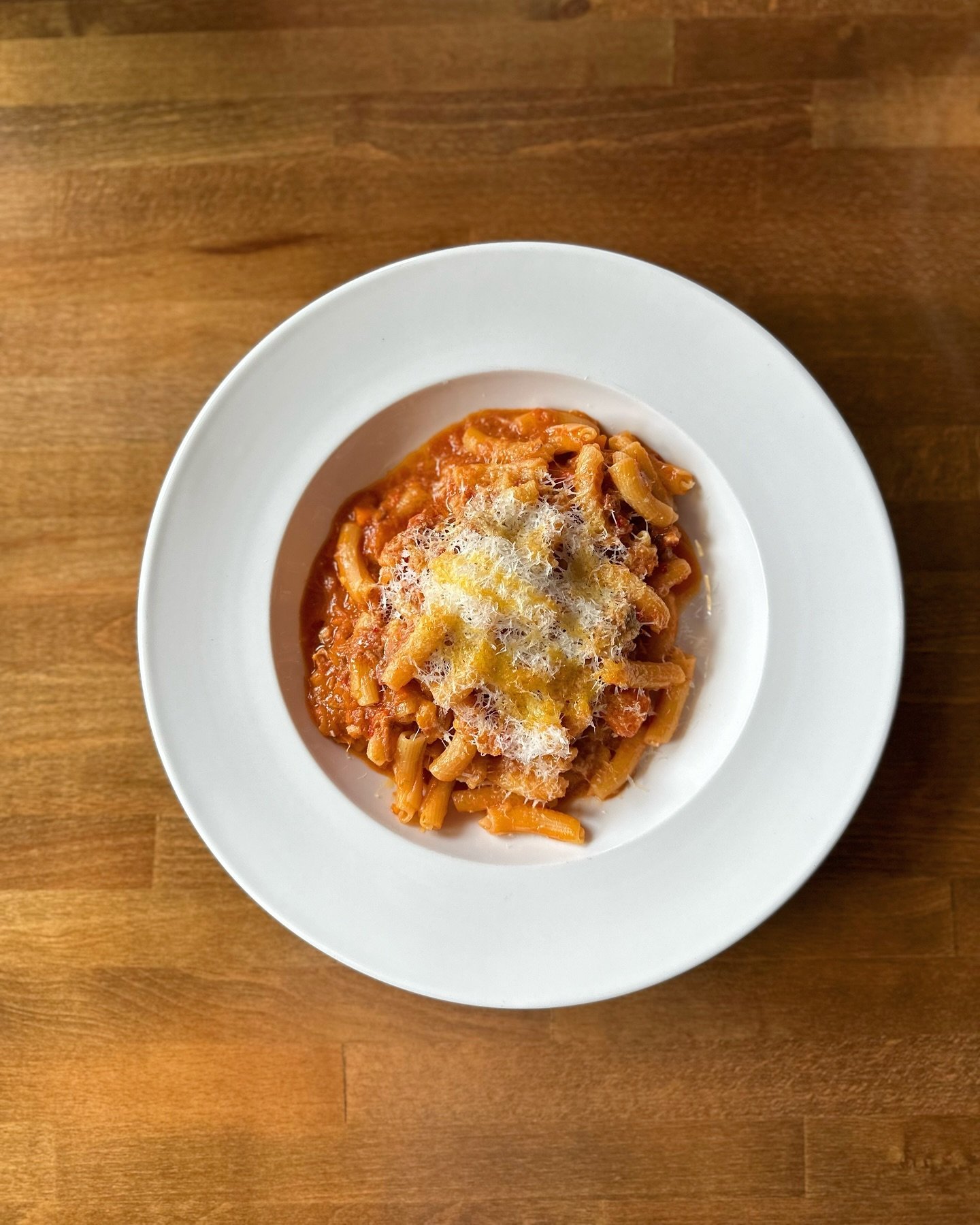 Fiorentini + Spicy Pork Sugo.

One of our favorite rainy day pastas. Pork shoulder simmered all day white wine, tomato, Calabrian chili + aromatic vegetables. Available Dine-in or Carryout. 

Walk ins welcome tonight!

Dinner starts at 5:00, we&rsquo