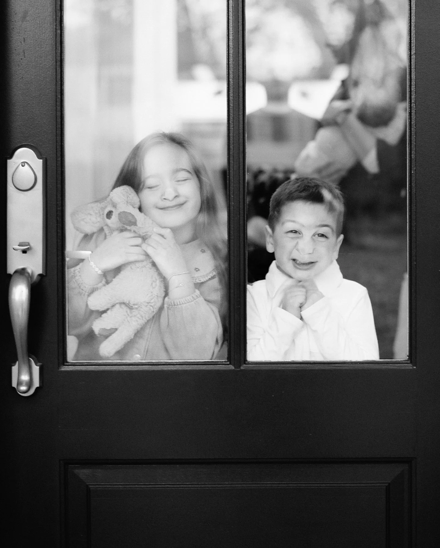 When you hire me to photograph your family, forget all the rules you&rsquo;ve been taught about how a family is supposed to look in photos&mdash;because that&rsquo;s where the true magic happens ✨