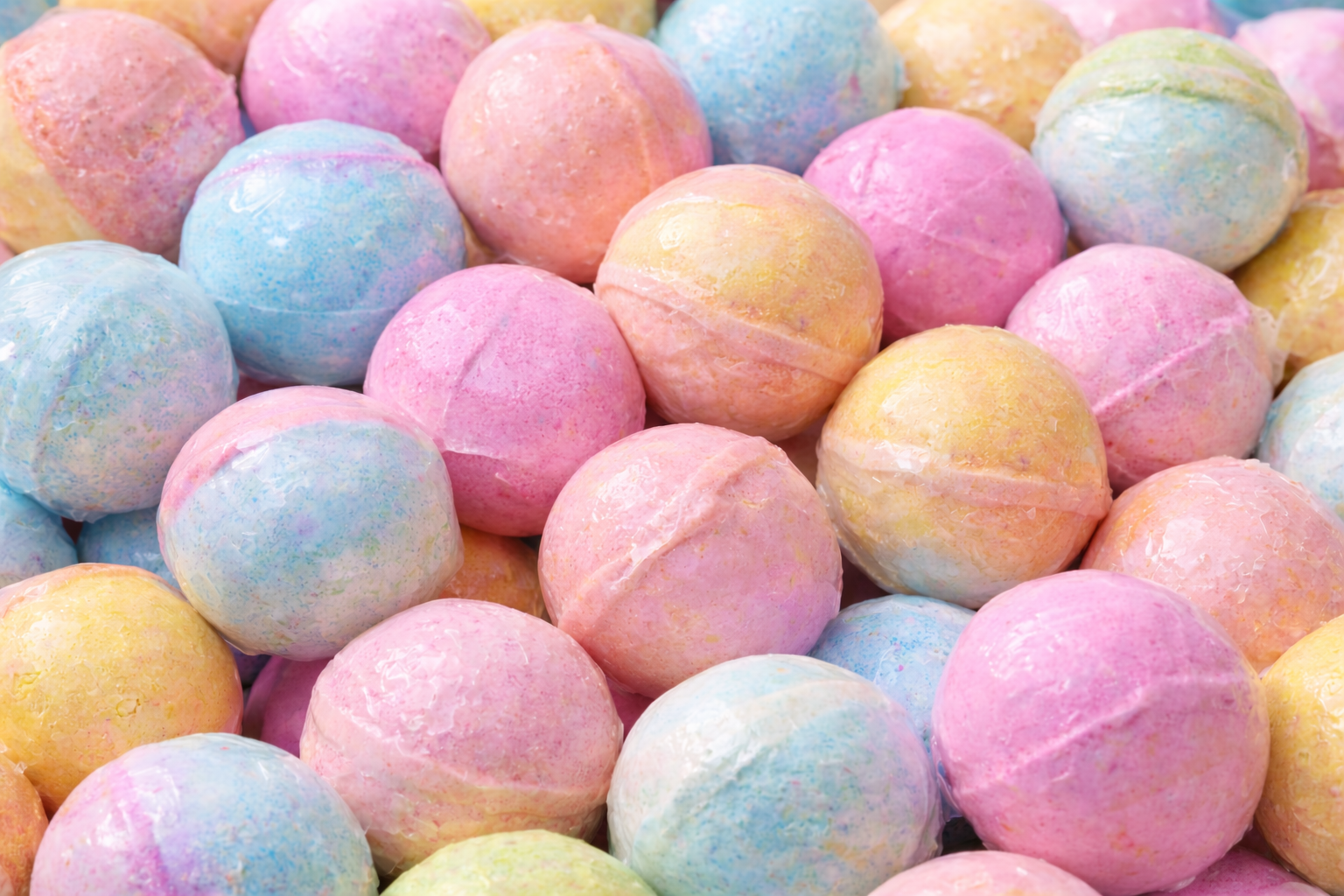 Pastel bath bombs in focus.png