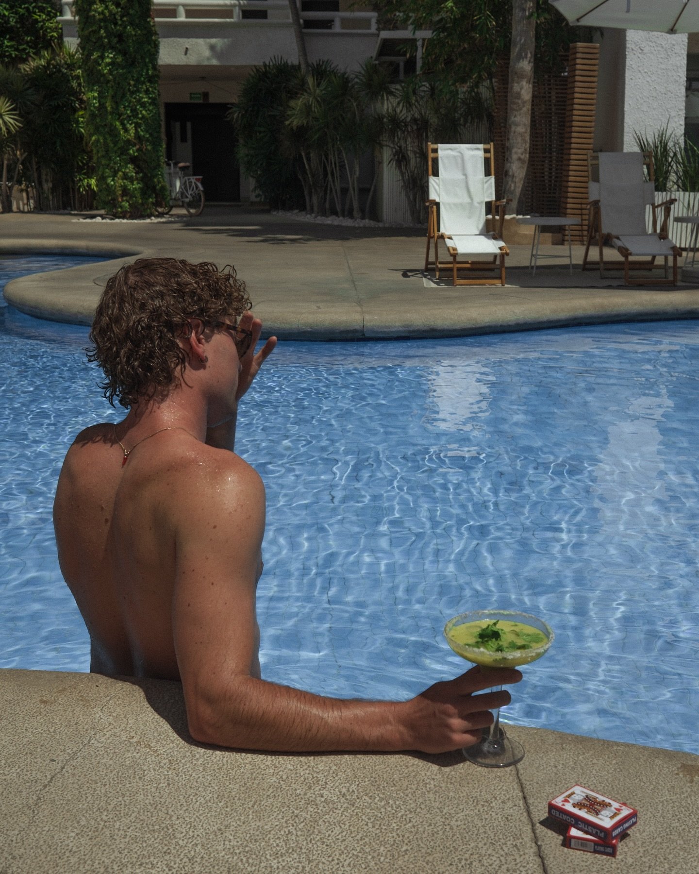 A poolside cocktail in Baja always makes for a good hand 🎴&spades;️&hearts;️&clubs;️&diams;️.

Almost that time for a Baja getaway to enjoy the #endlesssummer