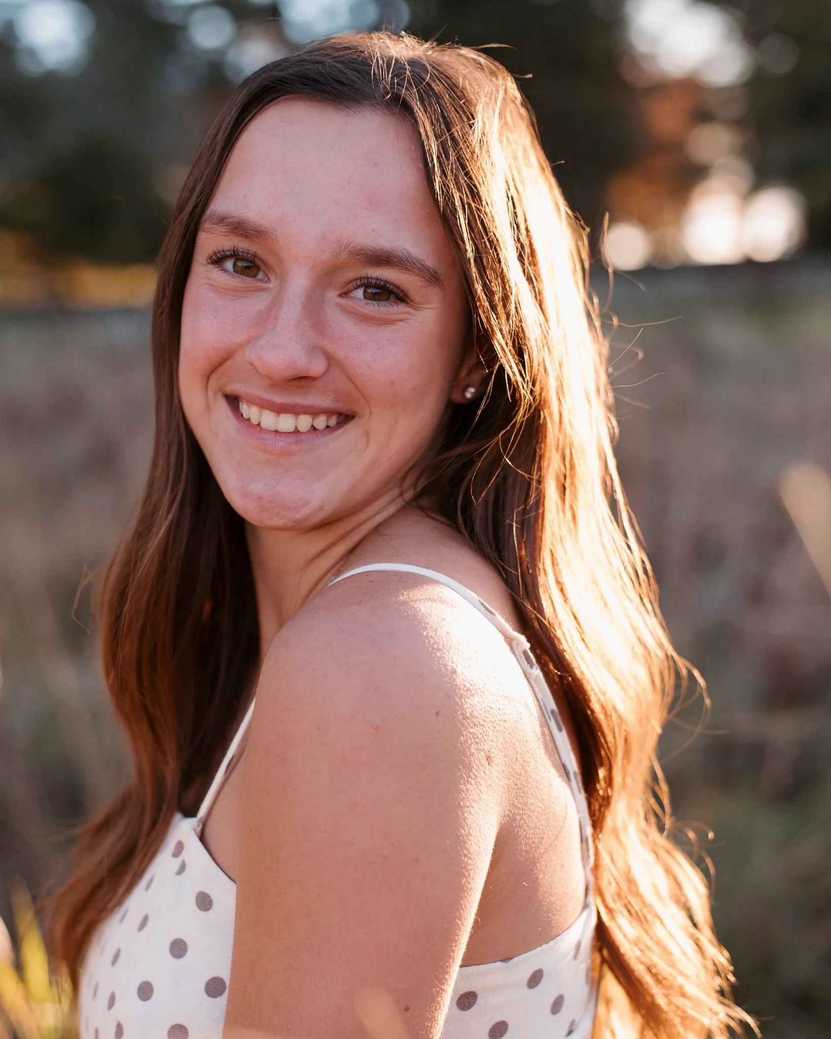 Senior year is coming up fast&mdash;and this is the perfect time to get photos checked off your list. 

Spring and summer sessions mean you&rsquo;ll have everything ready to go before the school year starts (and no scrambling later)

Laid-back, natur