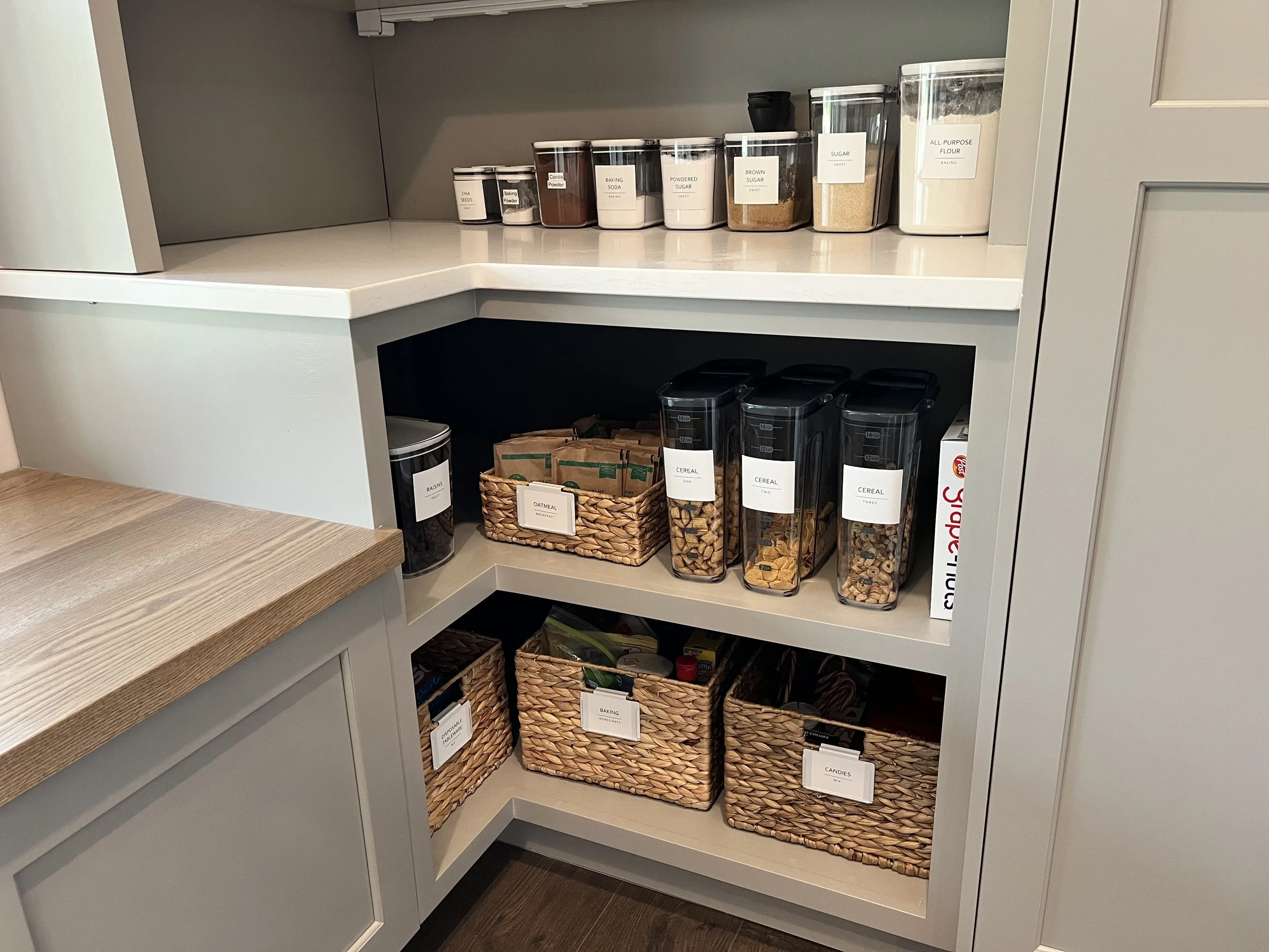 Best of Atlanta Home organizer shows a kitchen pantry with organized baskets. Easy organizing each labeled and arranged on shelves. Eco friendly organizers at Happy Tree Organizing recommend these baskets and minimalist labels. 
