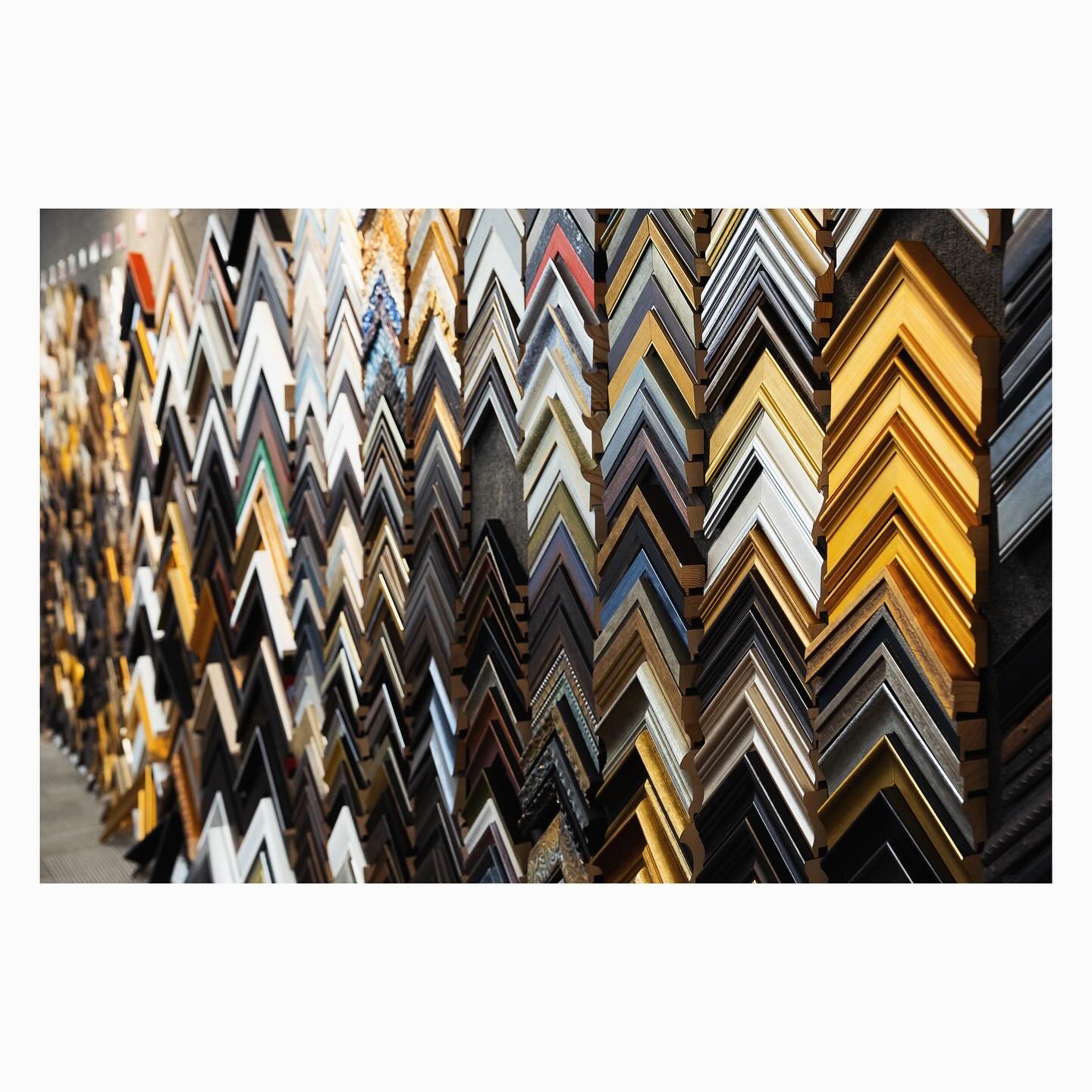 Happy Monday! ☀️☺️

It&rsquo;s a beautiful day to stop by and browse our custom frames. 
With nearly 3,000 frame samples in store, and thousands more available upon request, we have the most comprehensive framing wall around!

More importantly, our f