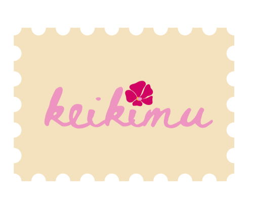 A stamp-shaped graphic with a beige background, pink cursive text that reads 'keikimu,' and a small pink flower with a yellow center.