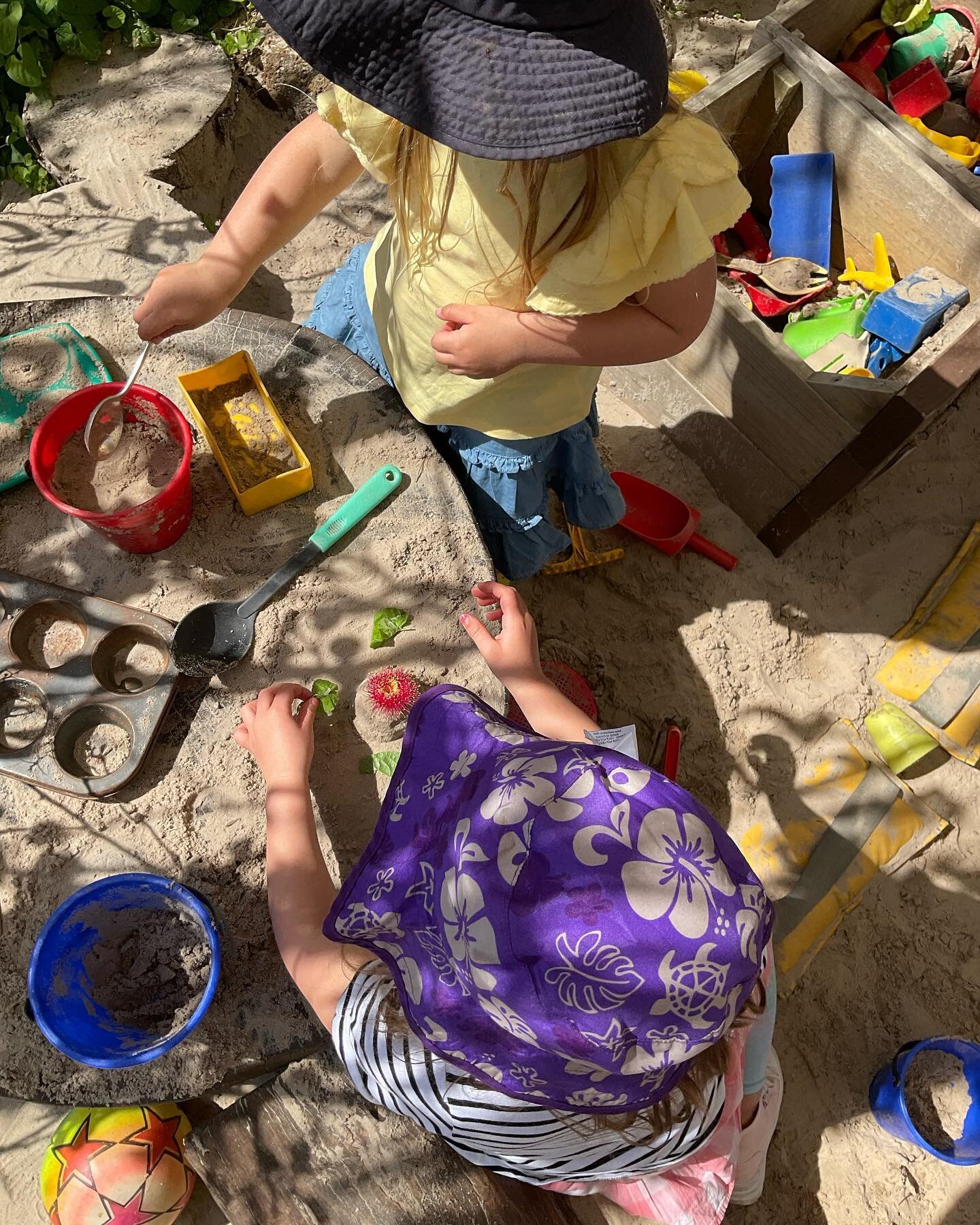 Making sand pit pies in the spring sunshine. A perfect way to spend a sunny afternoon of learning.
