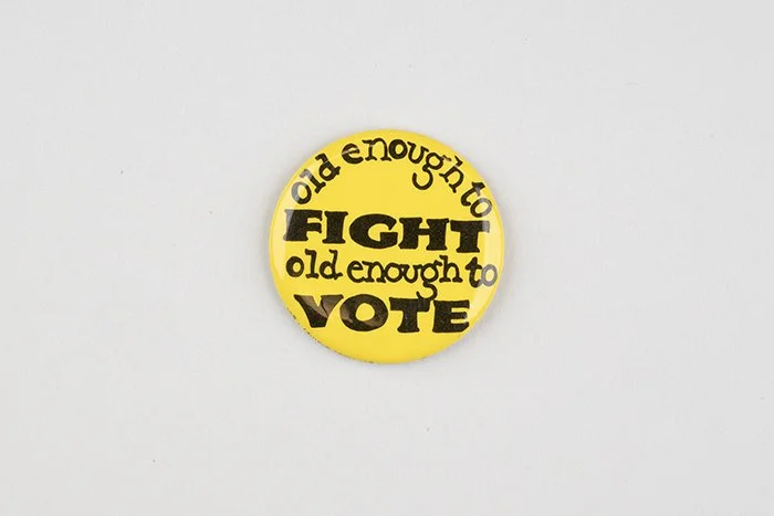 A campaign button advocating for the passage of the 26th Amendment