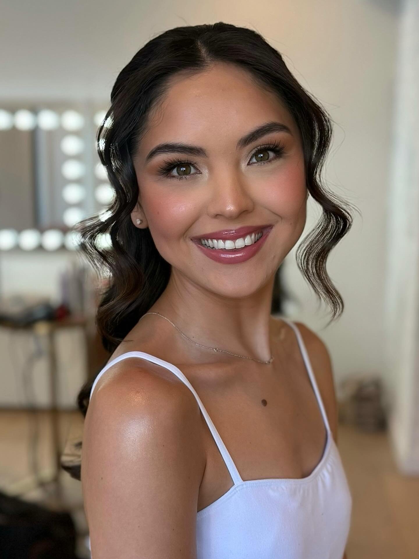 The breathtaking and sweetest Taylor! Happy wedding day!! So happy and honored to have done your makeup!! 🤍 @etoillyartistry Makeup: #etoillyxAlexia hair: #etoilyxlindsay
