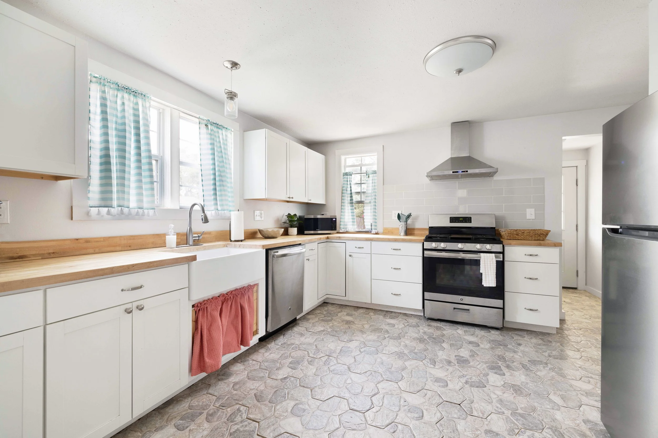 An interior real estate and architectural photo using HDR bracketing for a short term rental AirBnB VRBO property in Aransas Pass, Gulf of Mexico, Texas