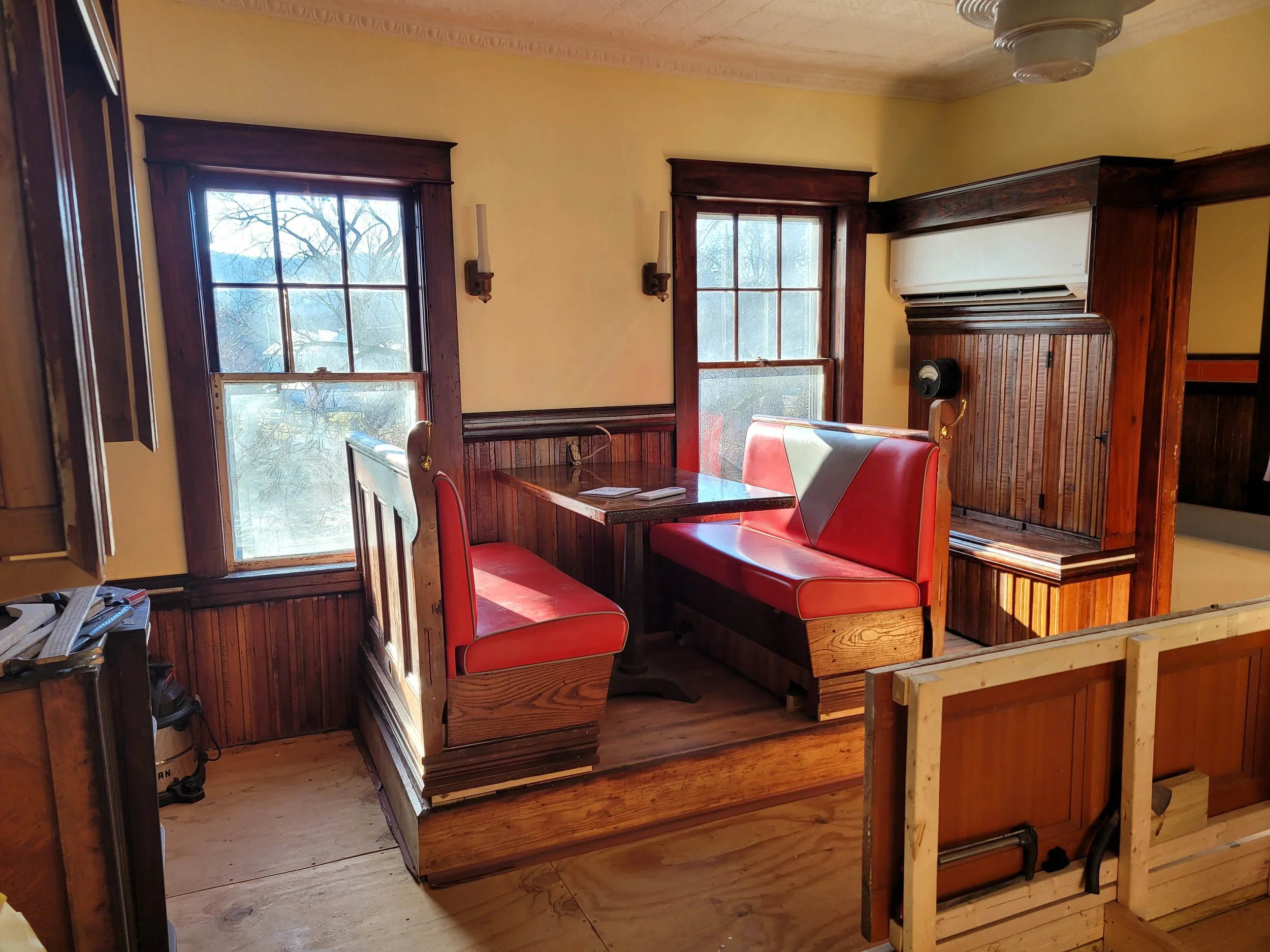 Dining Table & Booth