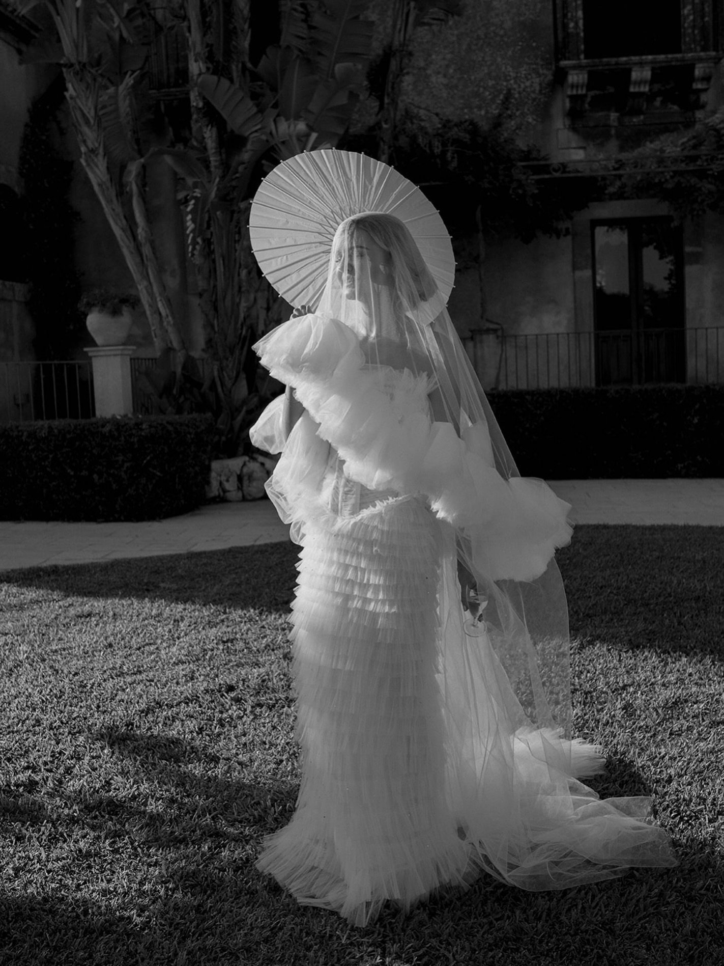 Eves dress perfectly catching the Sicily light 🖤

@sonyalpha.anz 

#12daysofGMasterday3