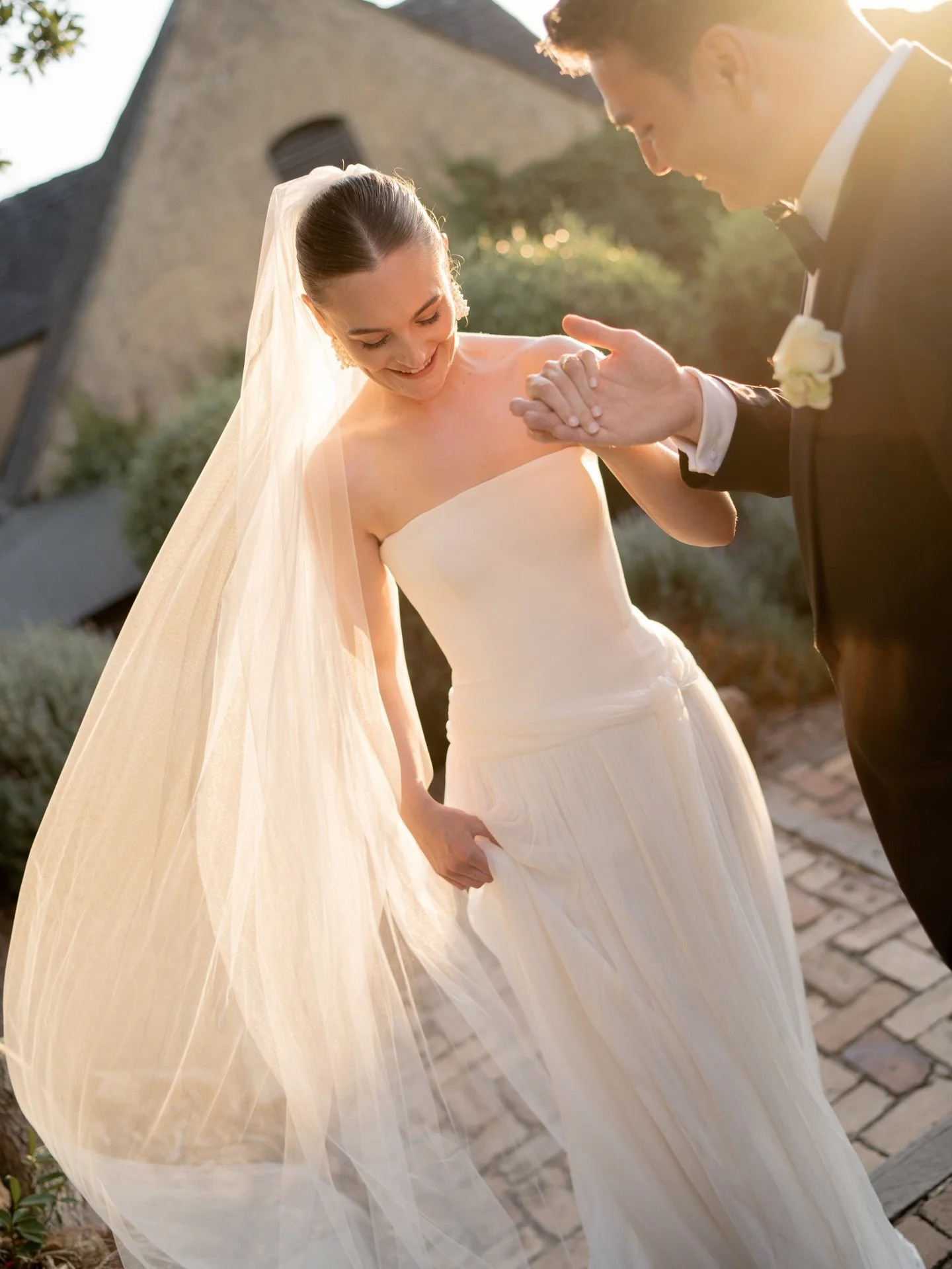 A dreamy summers day, good wine, private vows, romantic venue, sunsets and a dance floor that stayed full all night. These two truly had the best day 🤍

Venue: @mudbrick_weddings
Florist: @wildflowerwaiheke
Dress Designer / Boutique: @hayesbridal
Ma