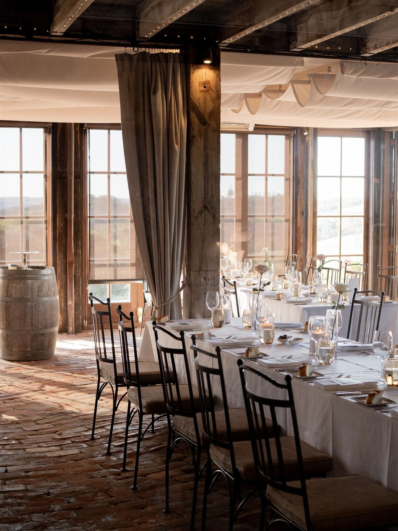 Light filled reception details ✨