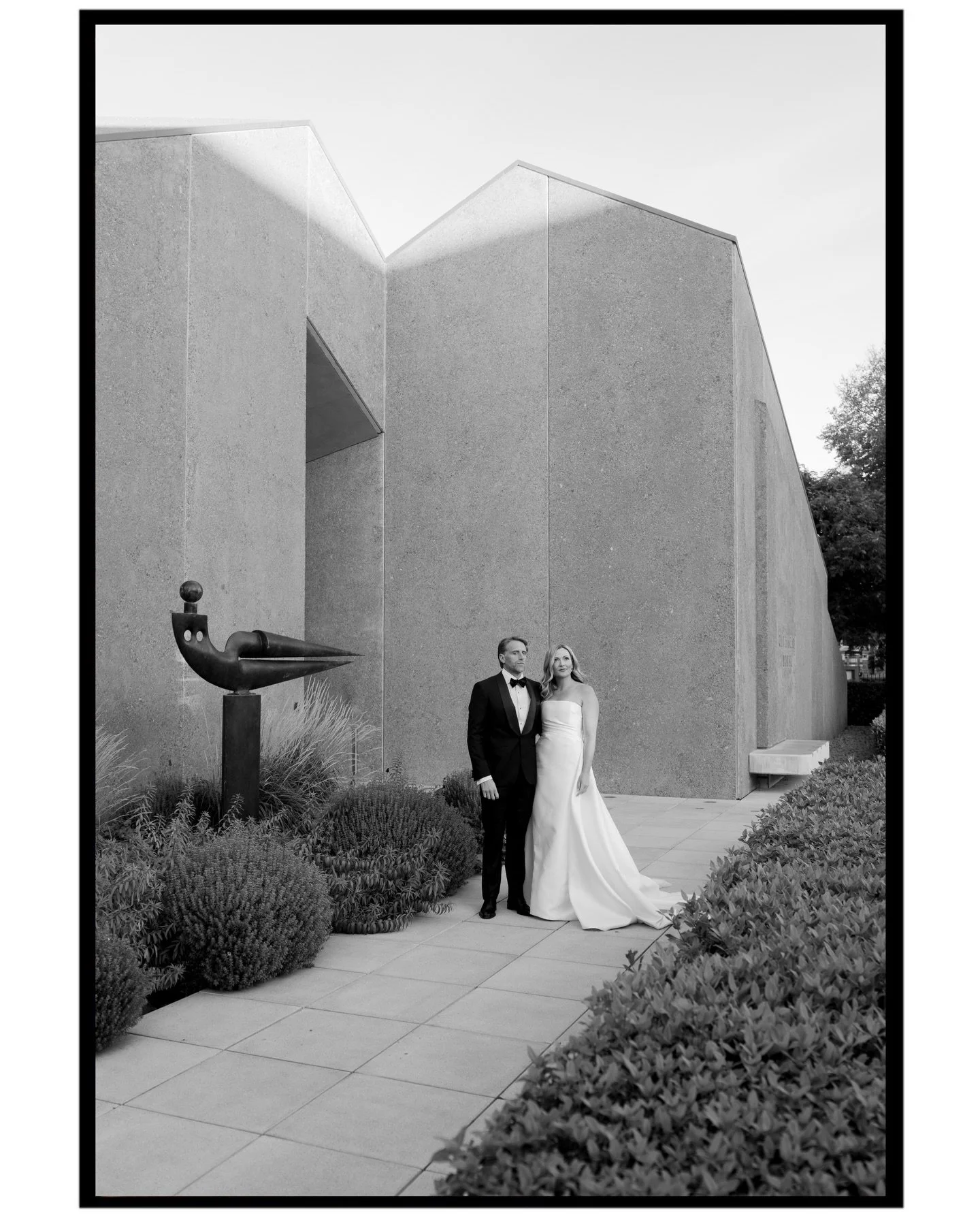 An effortlessly elevated city wedding for the Wilsons 🖤