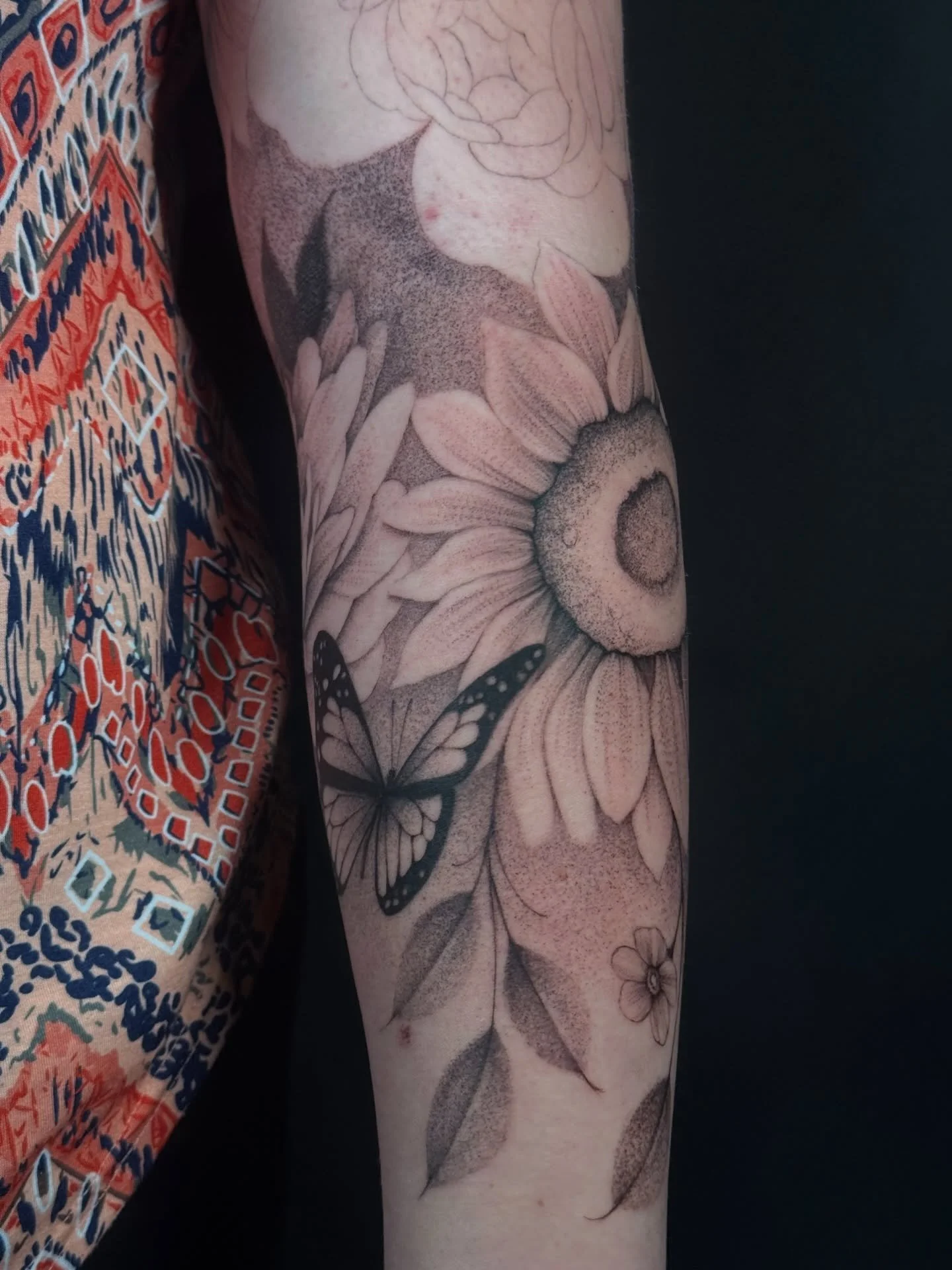 Slide your thumb across the blue circles at the bottom of the post to reveal the progress on this floral sleeve, thanks for lookin! 🖤 Text or DM to book.