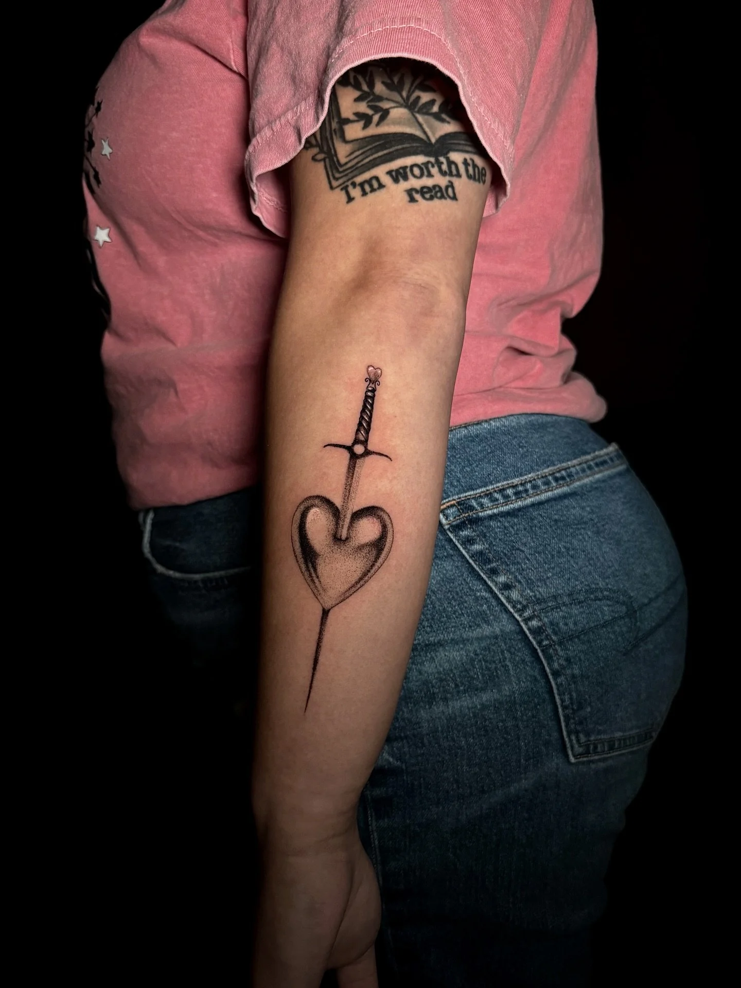 Got to do my first flash piece in a super long time for an amazing client today! This design was the first thing I drew on this flash sheet and it came to me so naturally, so I was so happy to do it, always love a good heart design nonetheless a sick