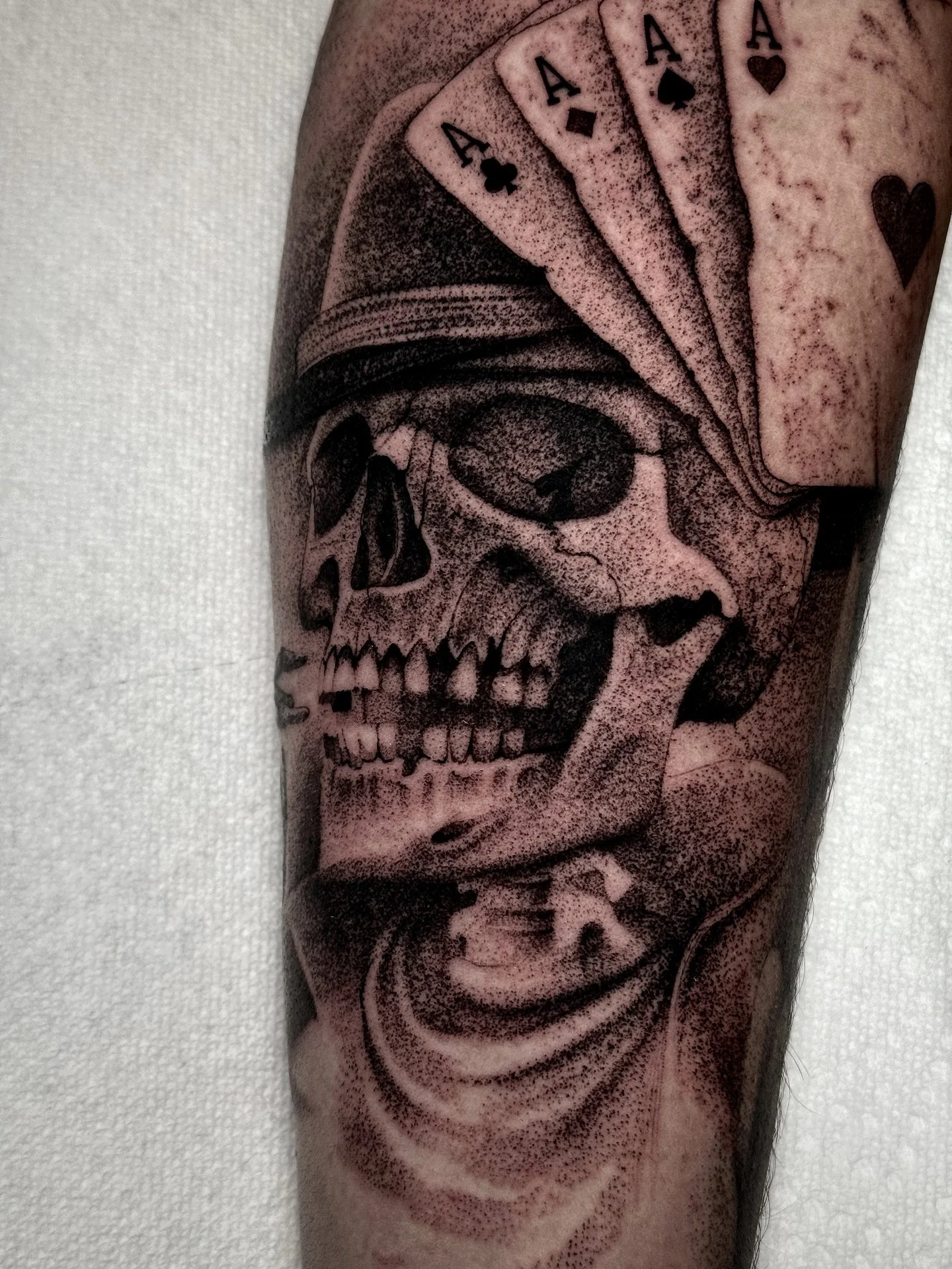 Top half is a healed wing I did a few weeks ago, loved doing this western style skull, I&rsquo;ll be moving this week (not far) and I&rsquo;m so excited to see what the rest of this year has in store. Thanks for looking !

@truthandtriumphtattoo

Rea