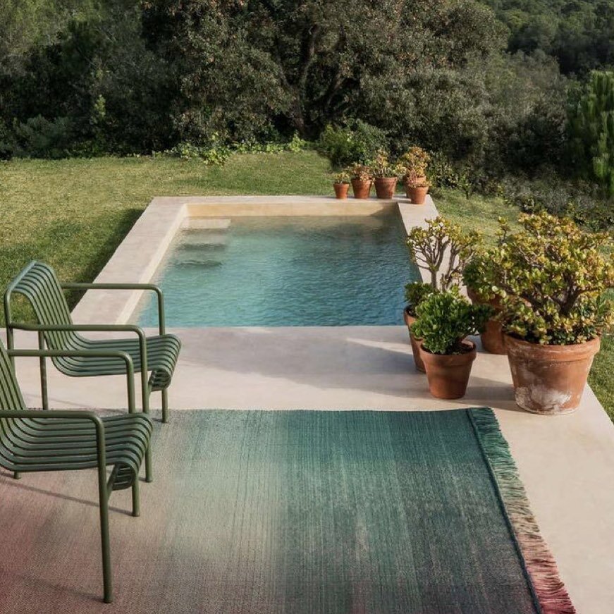 Obsessed with this backyard. The pair of green chairs are the cherry on top 

#interiordesign #design #interior #homedecor #architecture #home #decor #interiors #homedesign #art #interiordesigner #furniture #decoration #interiordecor #interiorstyling