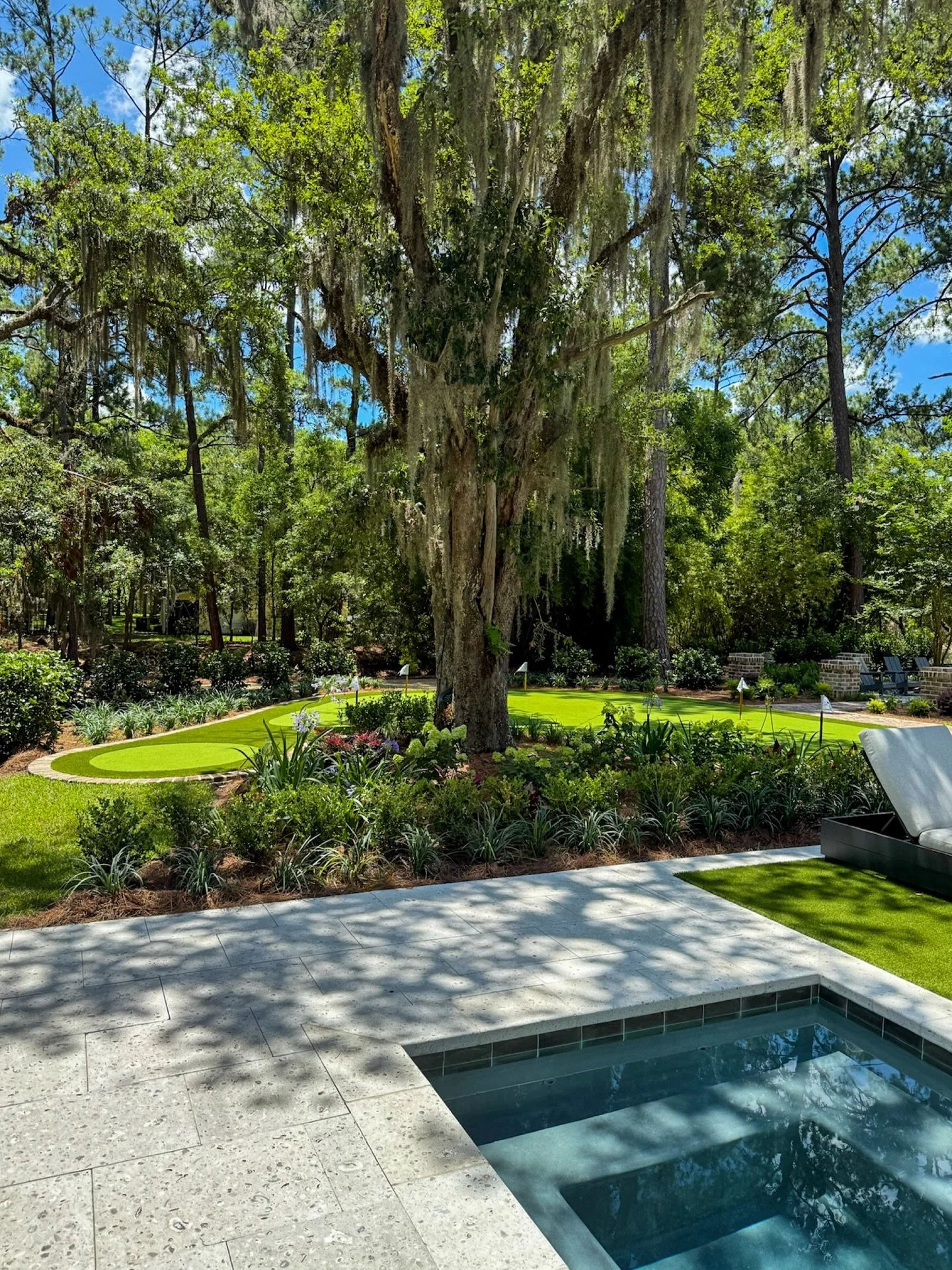 What if all you had to ask yourself about your backyard is whether you should practice your short game before or after a dip in the pool? 

Happy #RelaxationDay... our friends in Palmetto Bluff have it all figured out. @earthworkssc