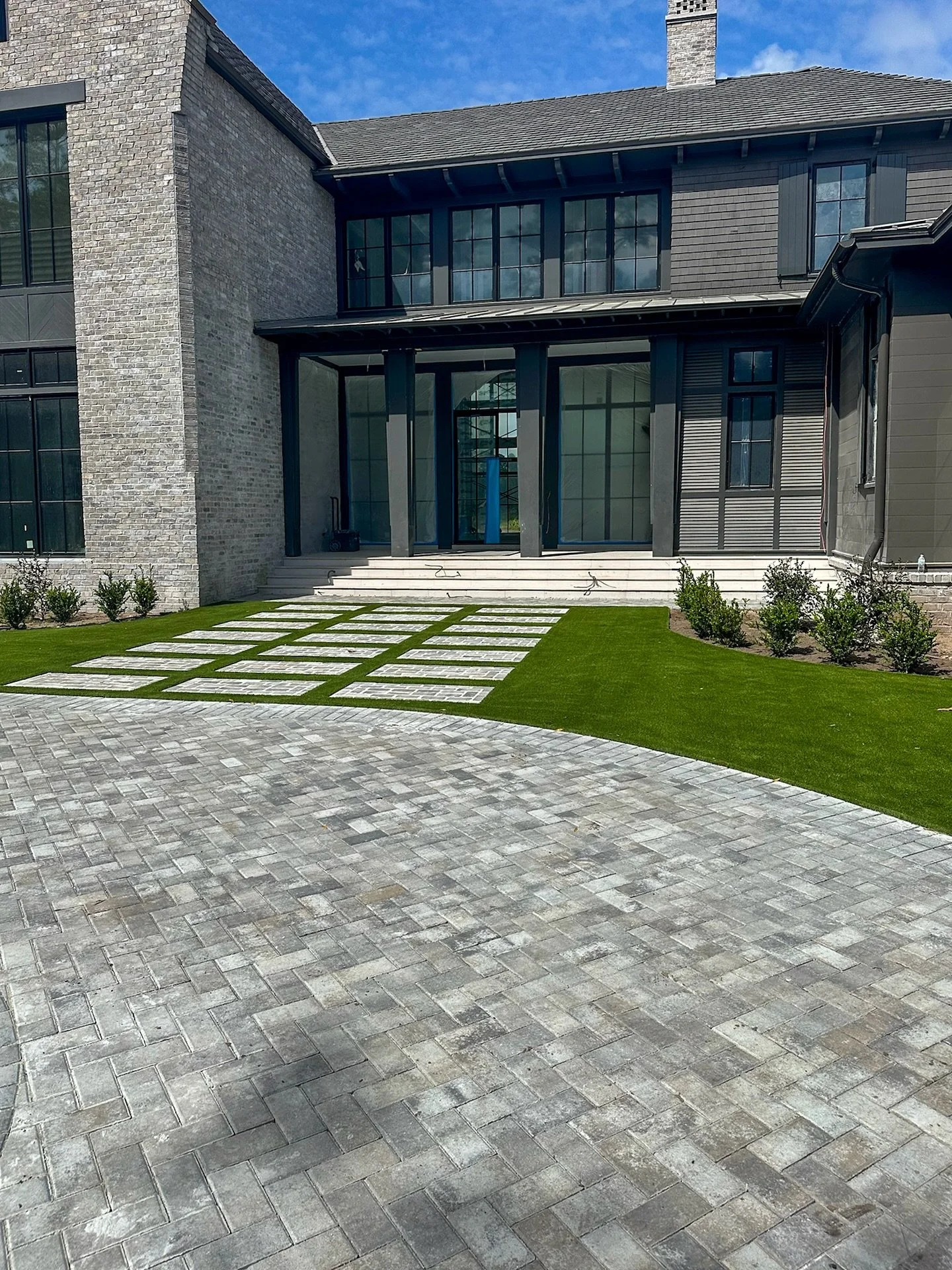 You know that feeling when someone compliments your yard? There&rsquo;s still time to upgrade yours before the family comes over for Thanksgiving! 🦃🍂