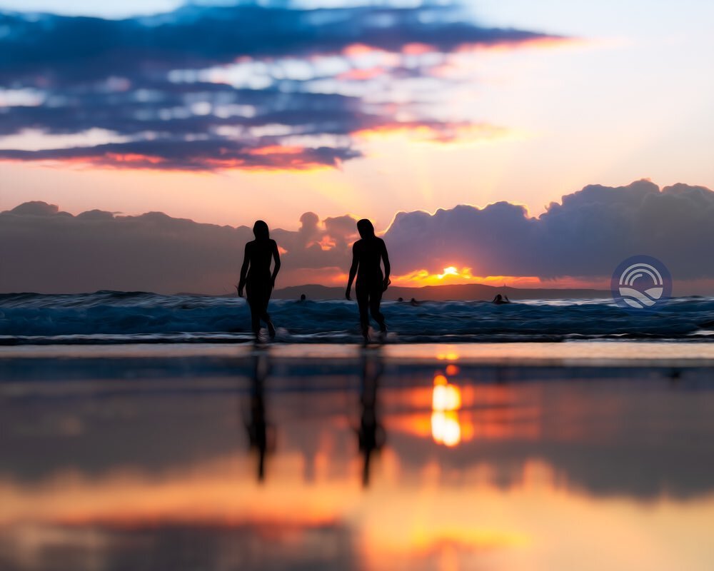 Sunrise 11th May 2023
#sunrise #silhouette #swimmers #cronullabeach #cronulla #beach #therealshire